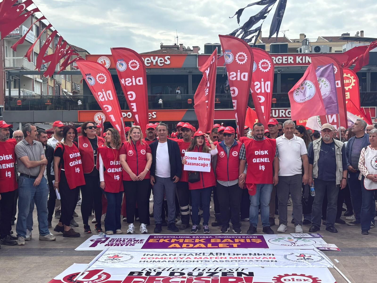 Aydın’da 1 Mayıs için yürüyüş düzenlendi: Birlik ve dayanışma vurgusu yapıldı