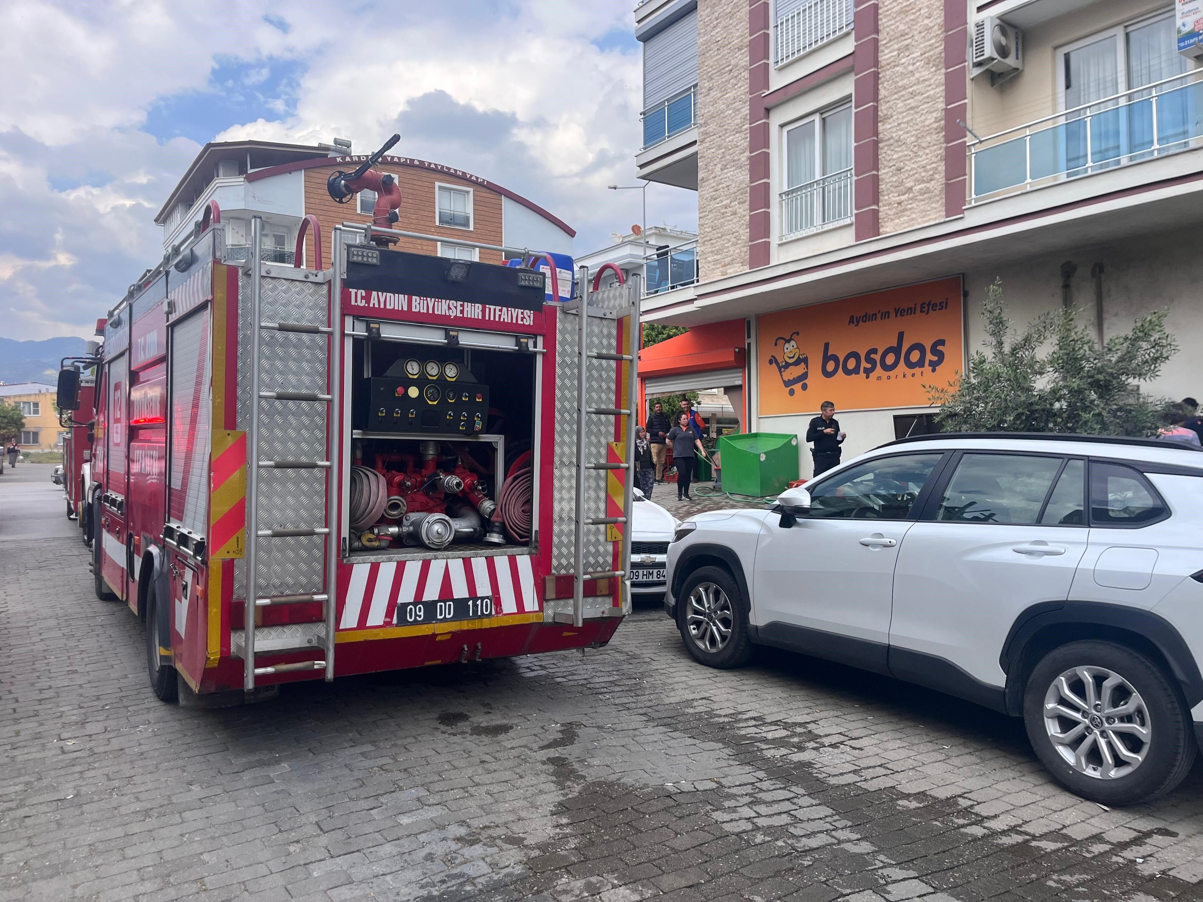 Aydın’da Bir Apartmanda Yangın Çıktı Yaşlı Kadın Hastaneye Kaldırıldı (2)