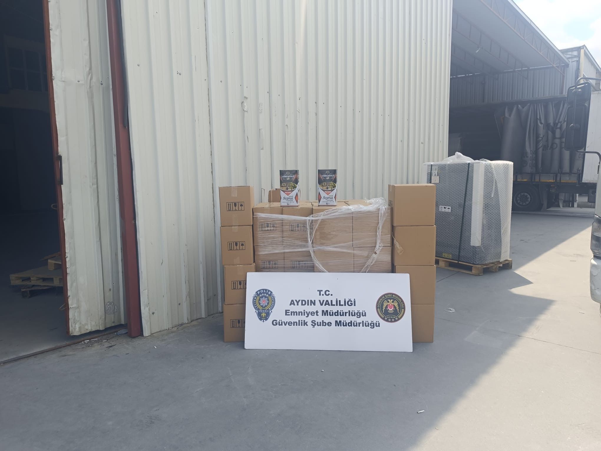 Aydın’da Gıda Denetimlerinde Büyük Operasyon! 5 Bin 900 Litre Sahte Zeytinyağı Bulundu (2)