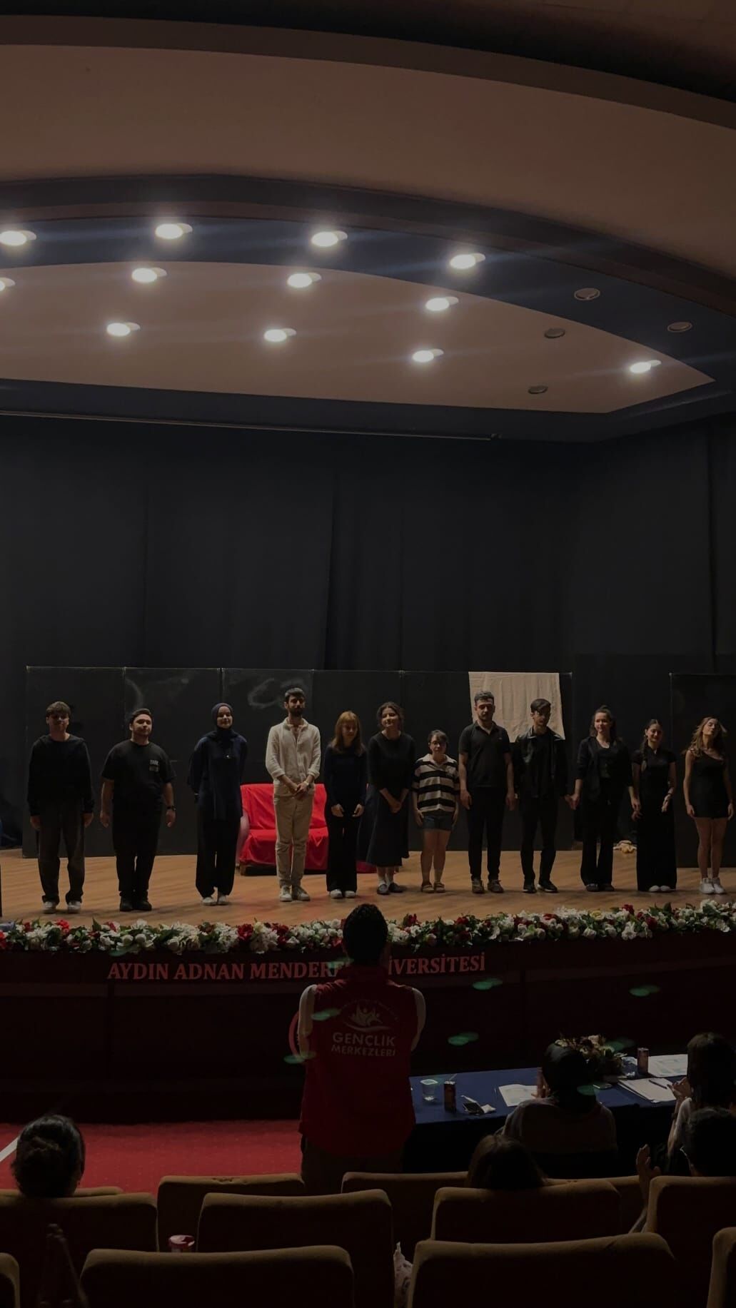 Aydın’da ‘Hasret’ oyunu sahnenin tozunu attırdı
