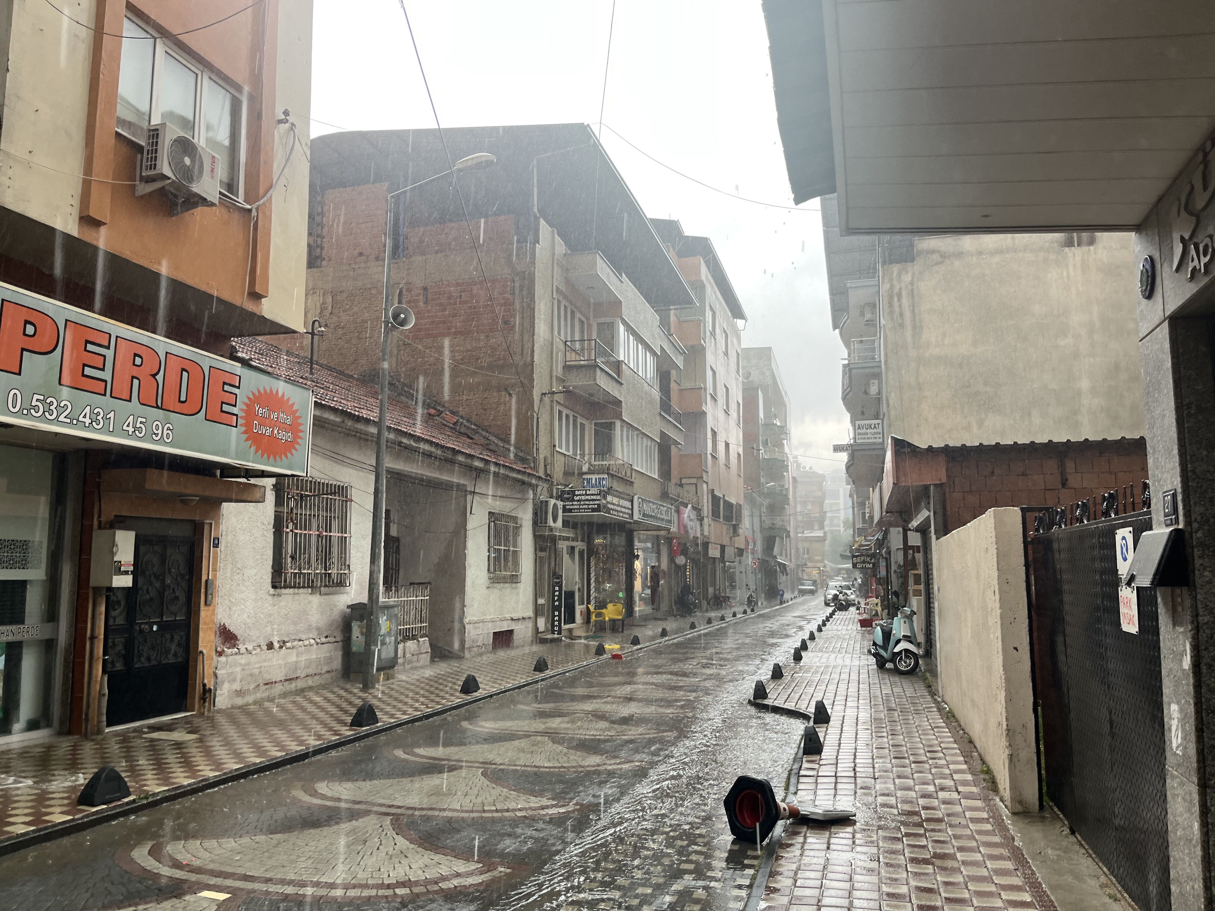 Aydın’da Hava Durumu Hayatı Olumsuz Etkiledi! Sokaklar Göle Döndü (3)