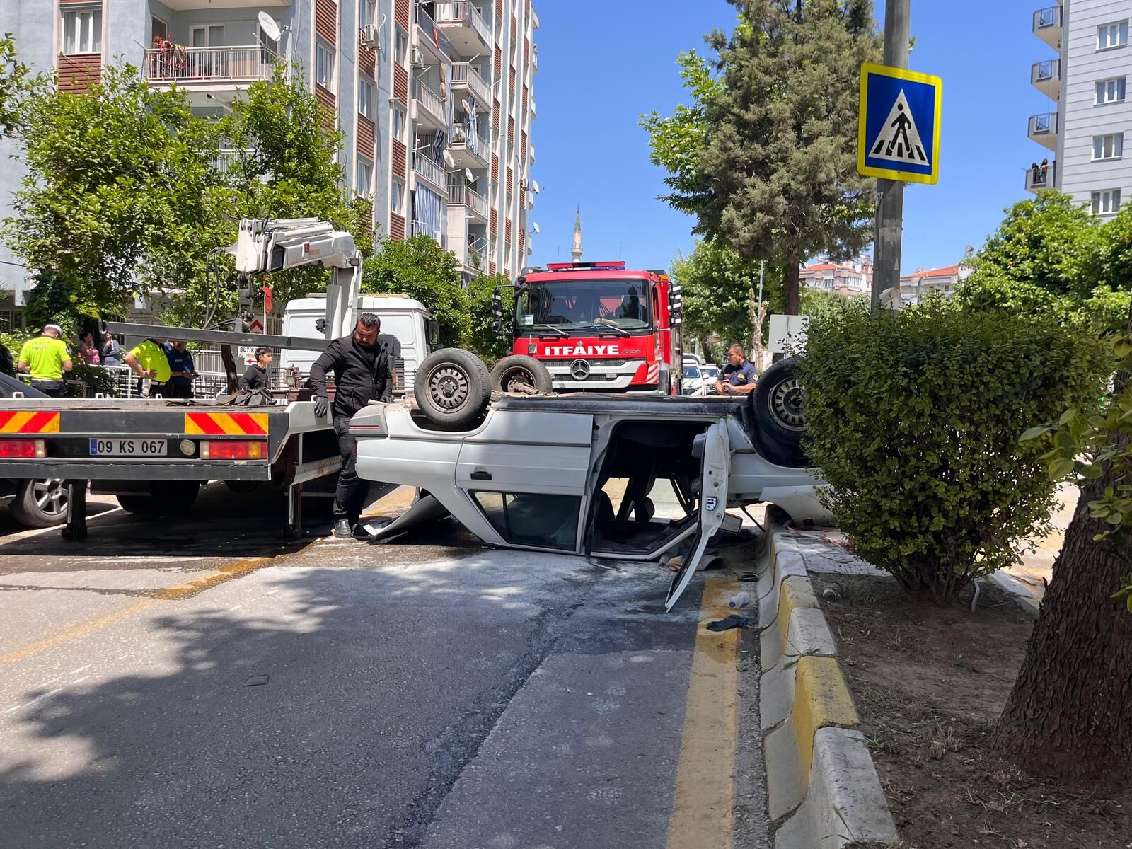 Aydın’da Korkunç Kaza! Refüje Çarpan Araç Ters Döndü (2)