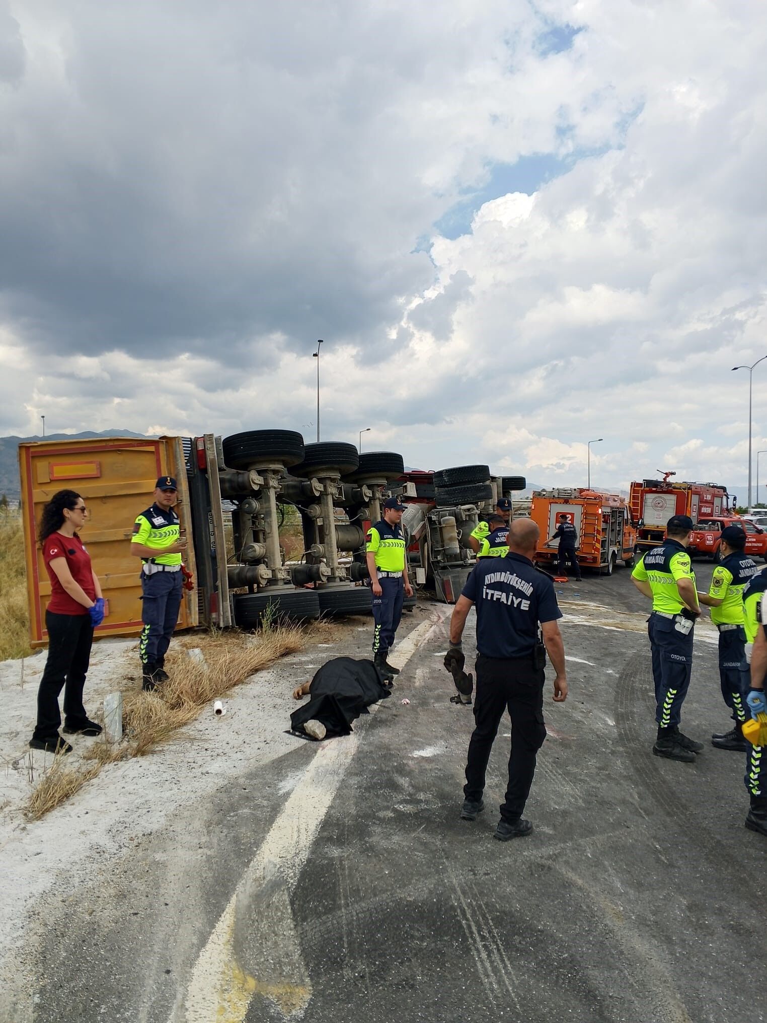 Aydın’da otobanda acı kaza! Sürücü kurtarılamadı