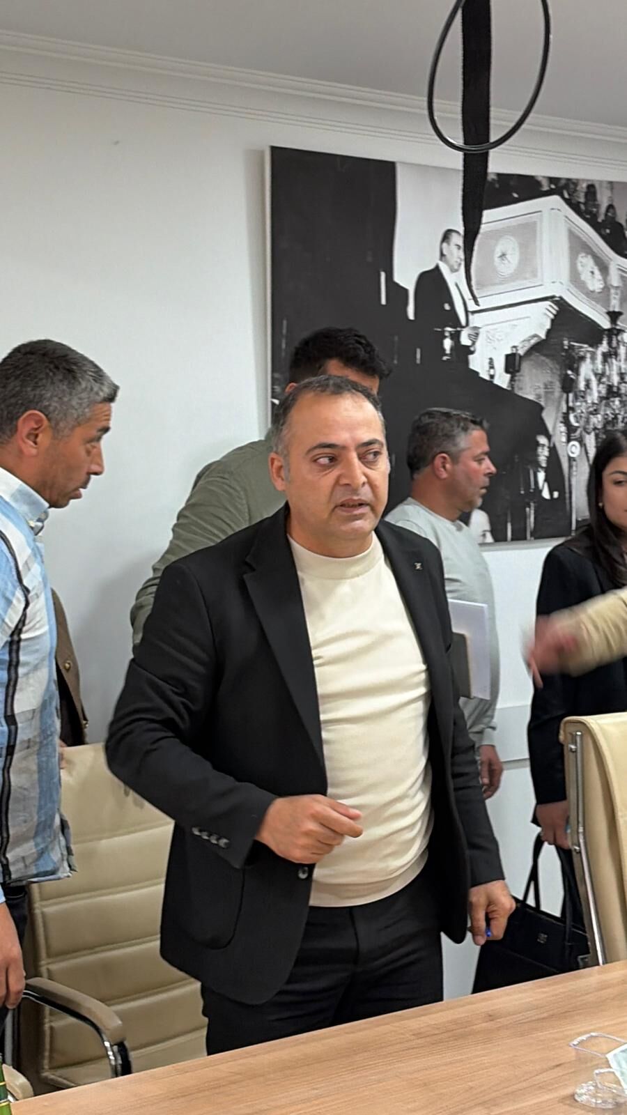 Başkan Kaya ve CHP’li Meclis Üyesi arasında tartışma çıktı “Buraya şeytanlık yapmaya geliyorsunuz!”