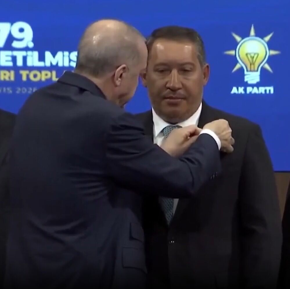 Burcu Köksal Ak Parti'ye Katıldı