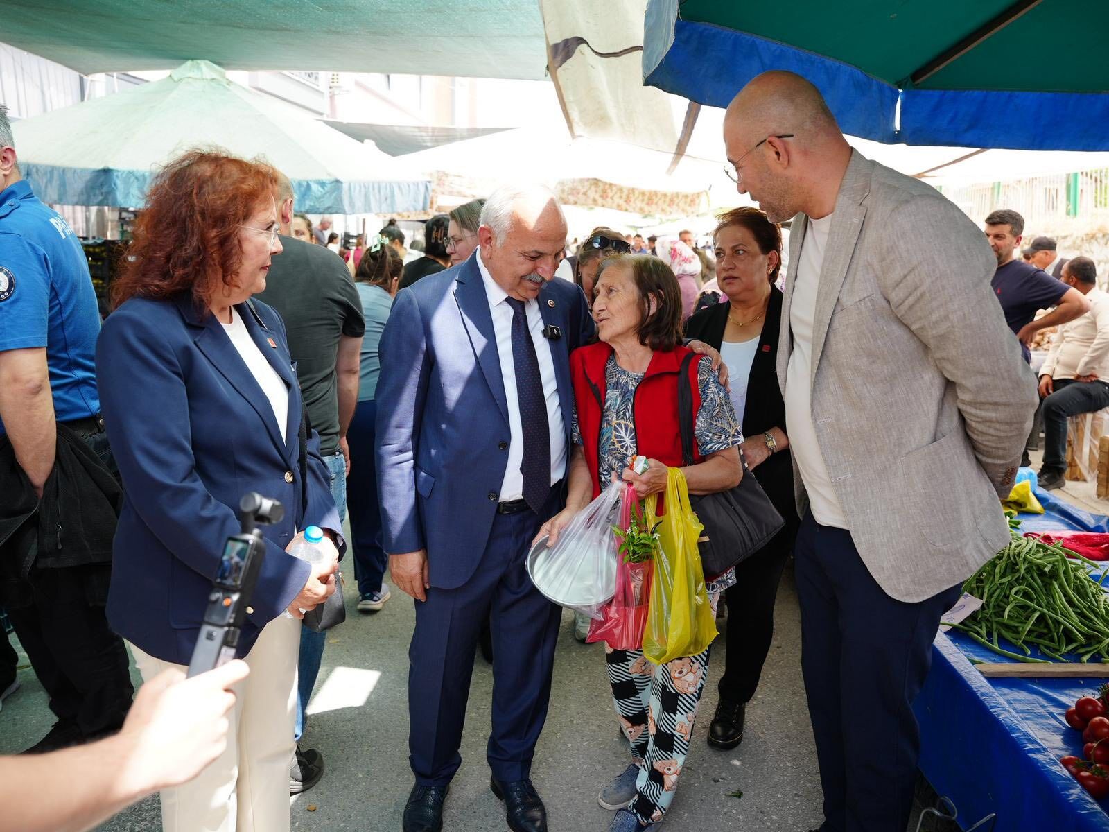 Chpli Heyet Pazarda Sahaya Indi Esnaf Ve Vatandasin Derdi Or 660711 Eaaf70