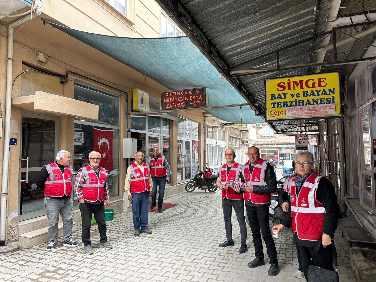 CHP’li Pehlivan sahaya indi: Vatandaşların geçim derdini dinledi
