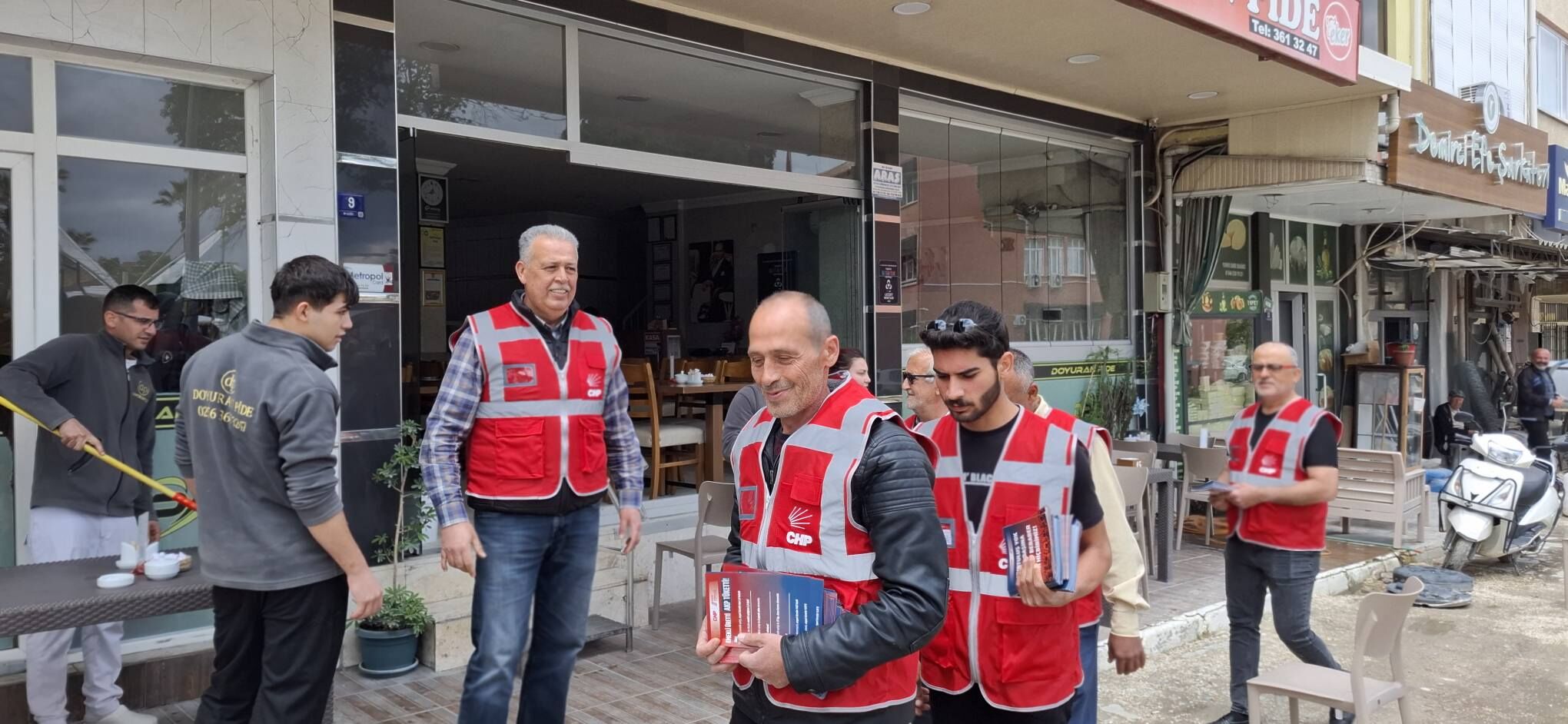 CHP’li Pehlivan sahaya indi: Vatandaşların geçim derdini dinledi