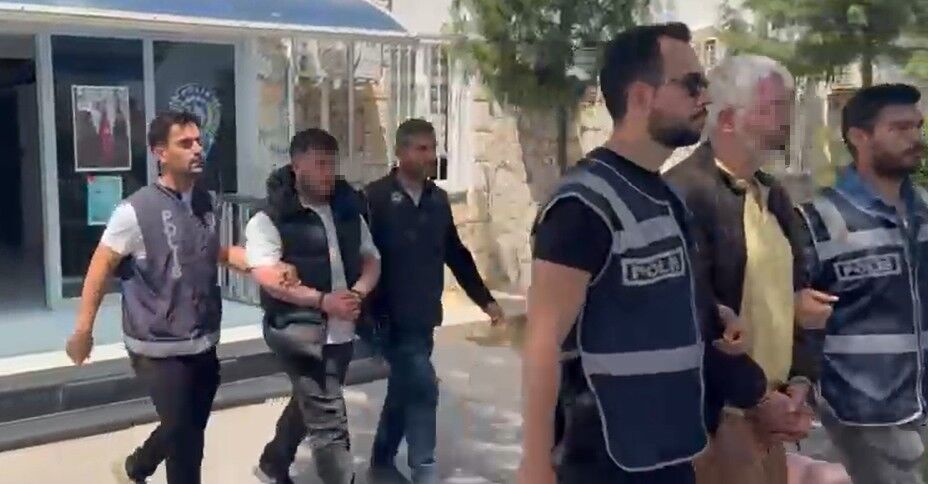 Didim'de Sahte Mi̇t Şoku 12 Milyon Tl Ile Yakalandılar! (3)