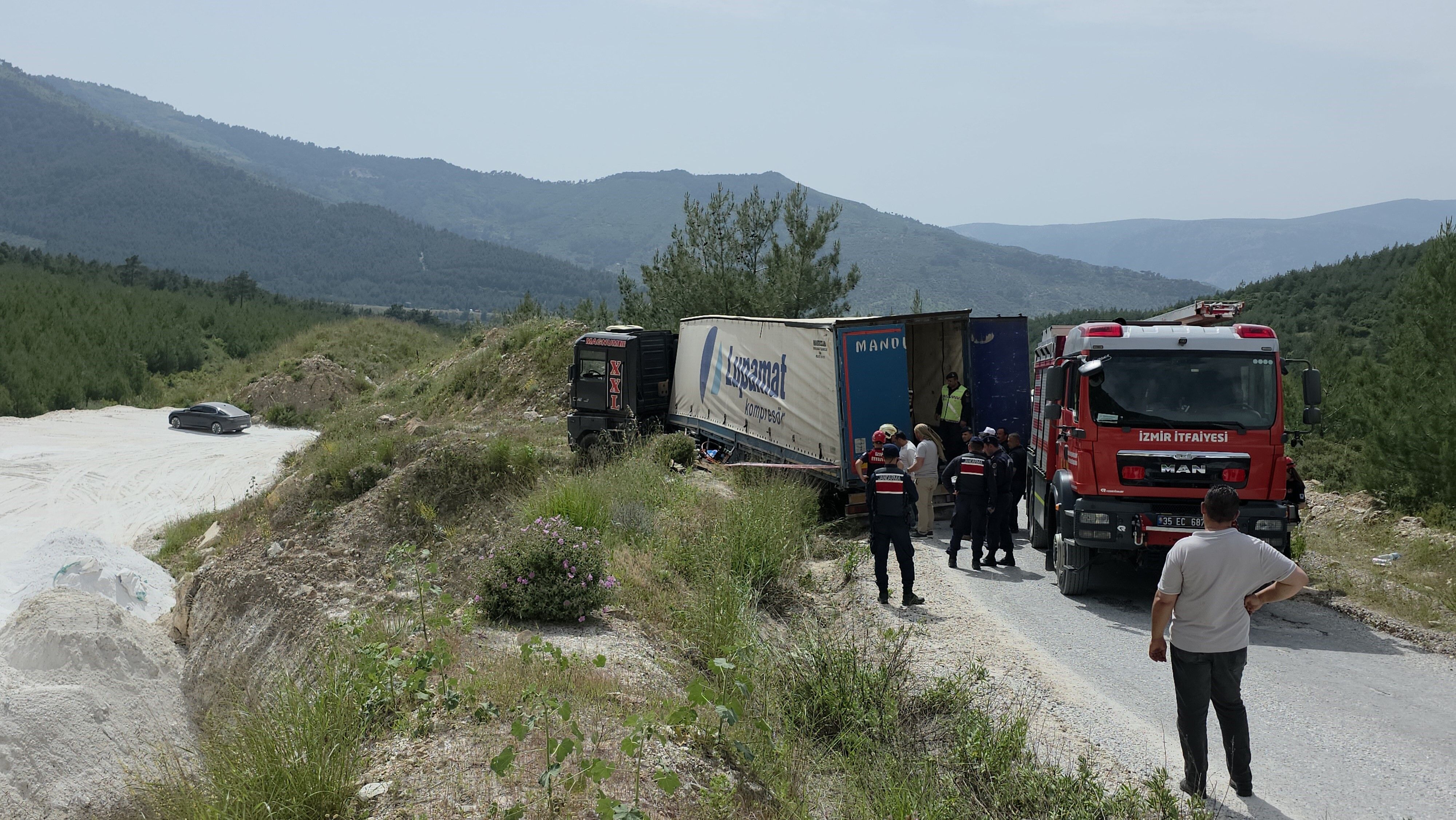 Ecelden Kaçamadı Devrilen Tırın Altında Kaldı (3)