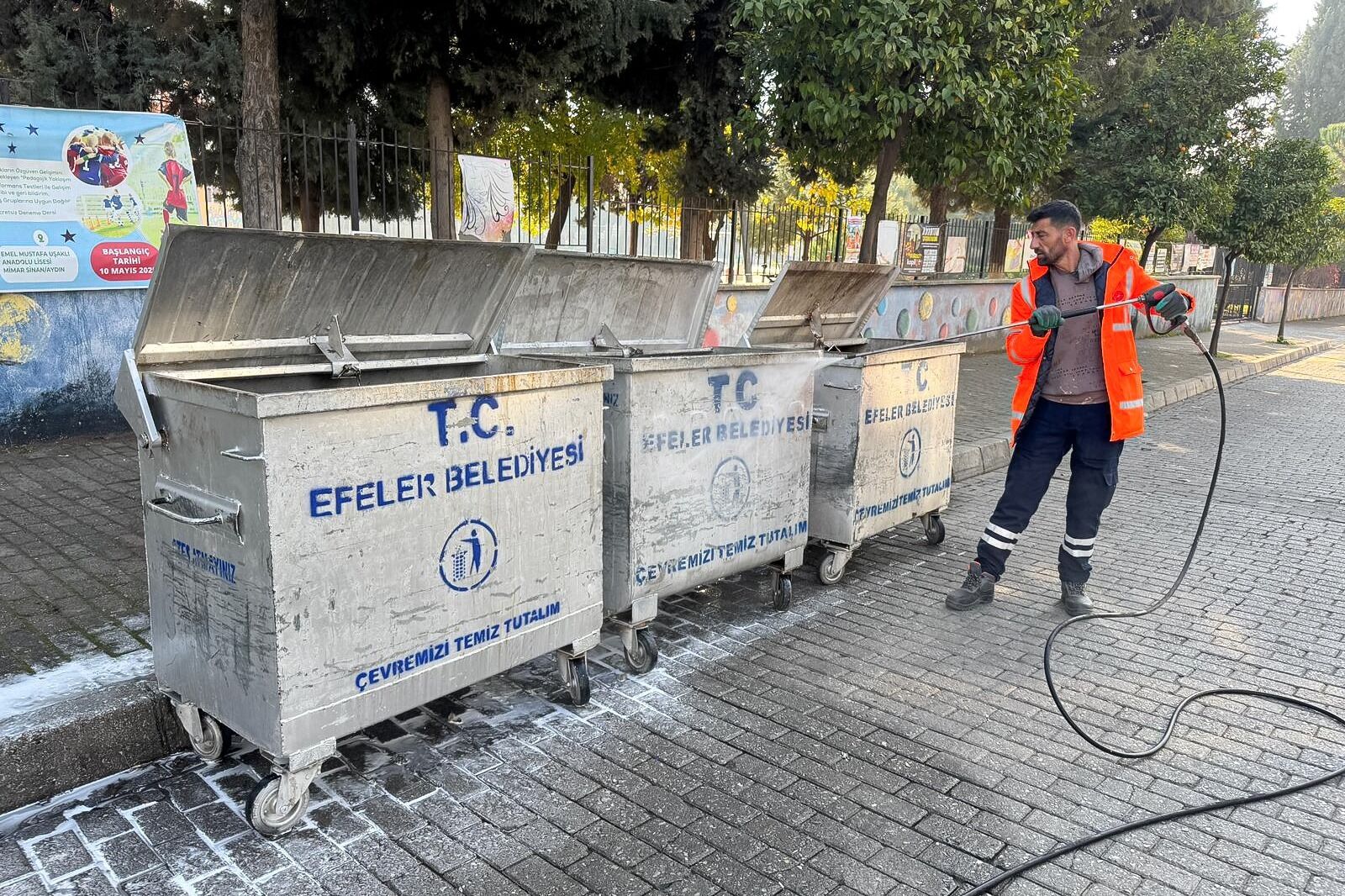 Efeler Bayram Oncesi Kose Bucak Temizleniyor 664328 5Fe21B