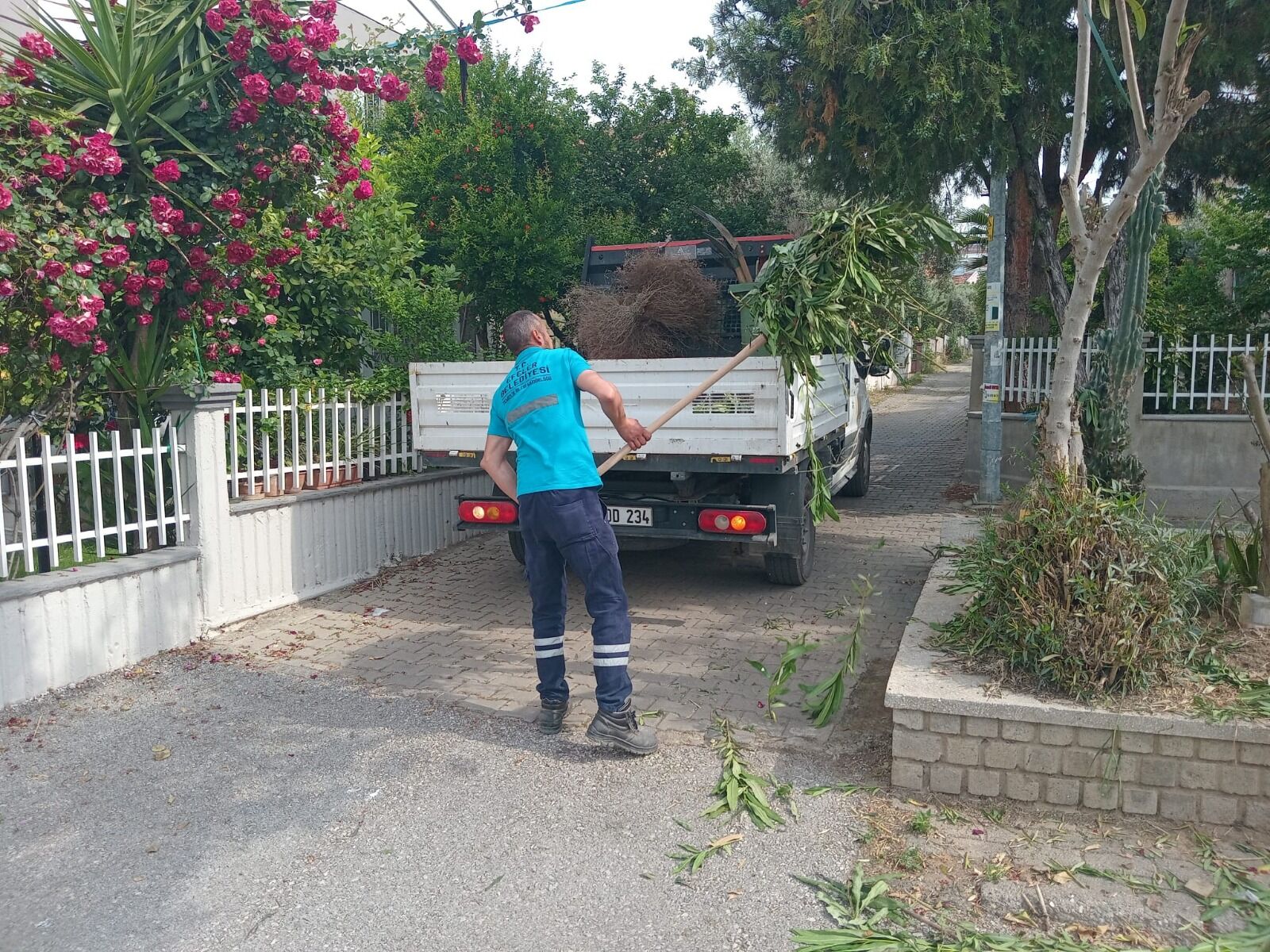 Efeler Bayram Oncesi Kose Bucak Temizleniyor 664328 E3423C