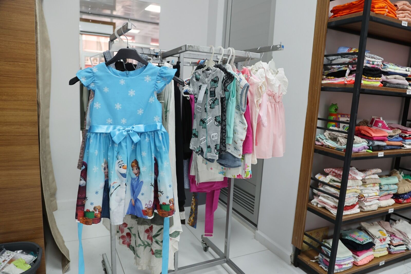 Efelerde Destek Magazasi Sosyal Destek Giyim Noktasina Yogun 661811 1Eaa3C