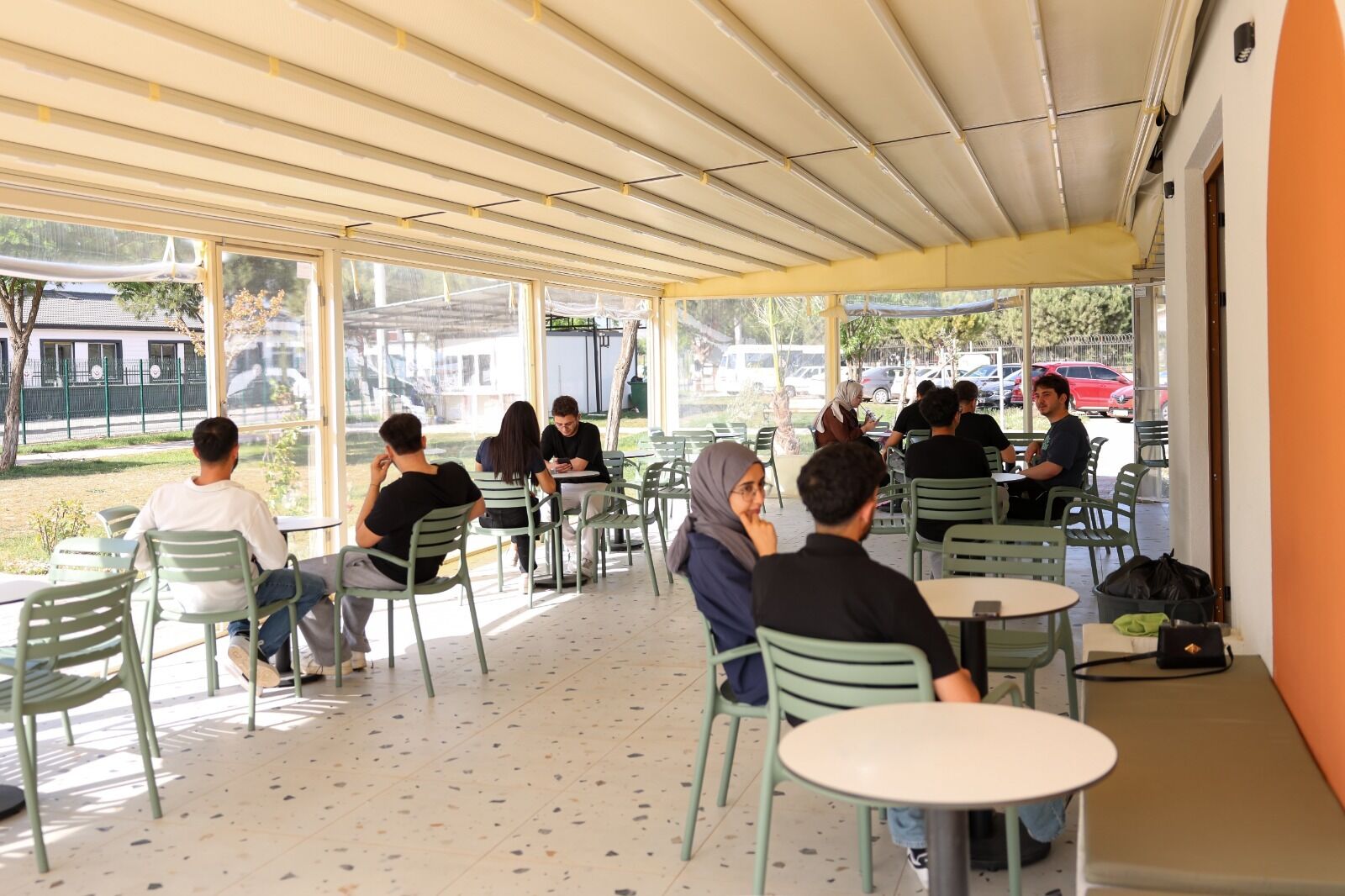 Efeler’de gençlere müjde! Yurt Kafe kapılarını açıyor