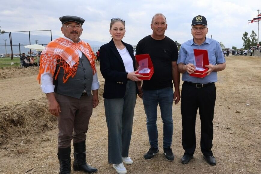 Ege genelinden 100 at Nazilli’de dörtnala koştu: Geleneksel rahvan yarışları nefes kesti