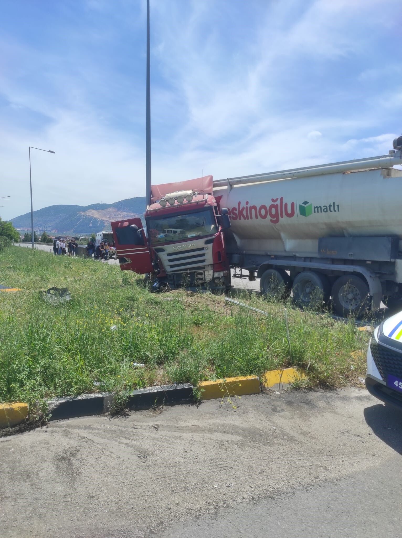 Elektrikli motosikletle TIR çarptı: 1 ölü, 3 yaralı