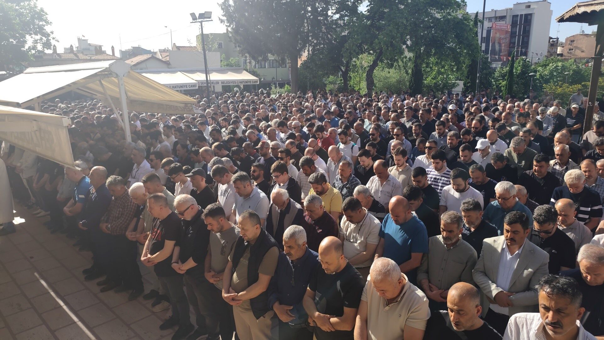Esnaf arkadaşlar 15 dakika arayla hayatını kaybetti