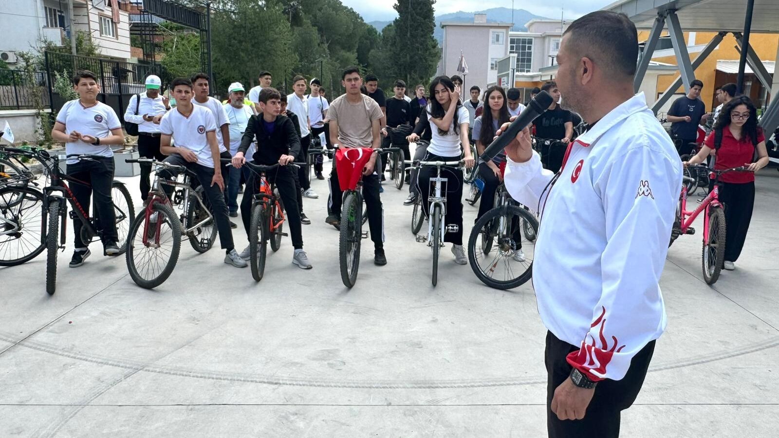Genclik Haftasi Coskusu Cinenin Sokaklarina Tasindi Yuzlerce 664100 6999D5