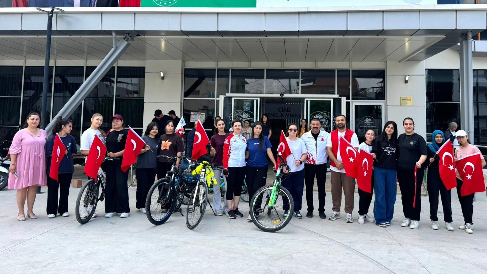 Genclik Haftasi Coskusu Cinenin Sokaklarina Tasindi Yuzlerce 664100 92C404