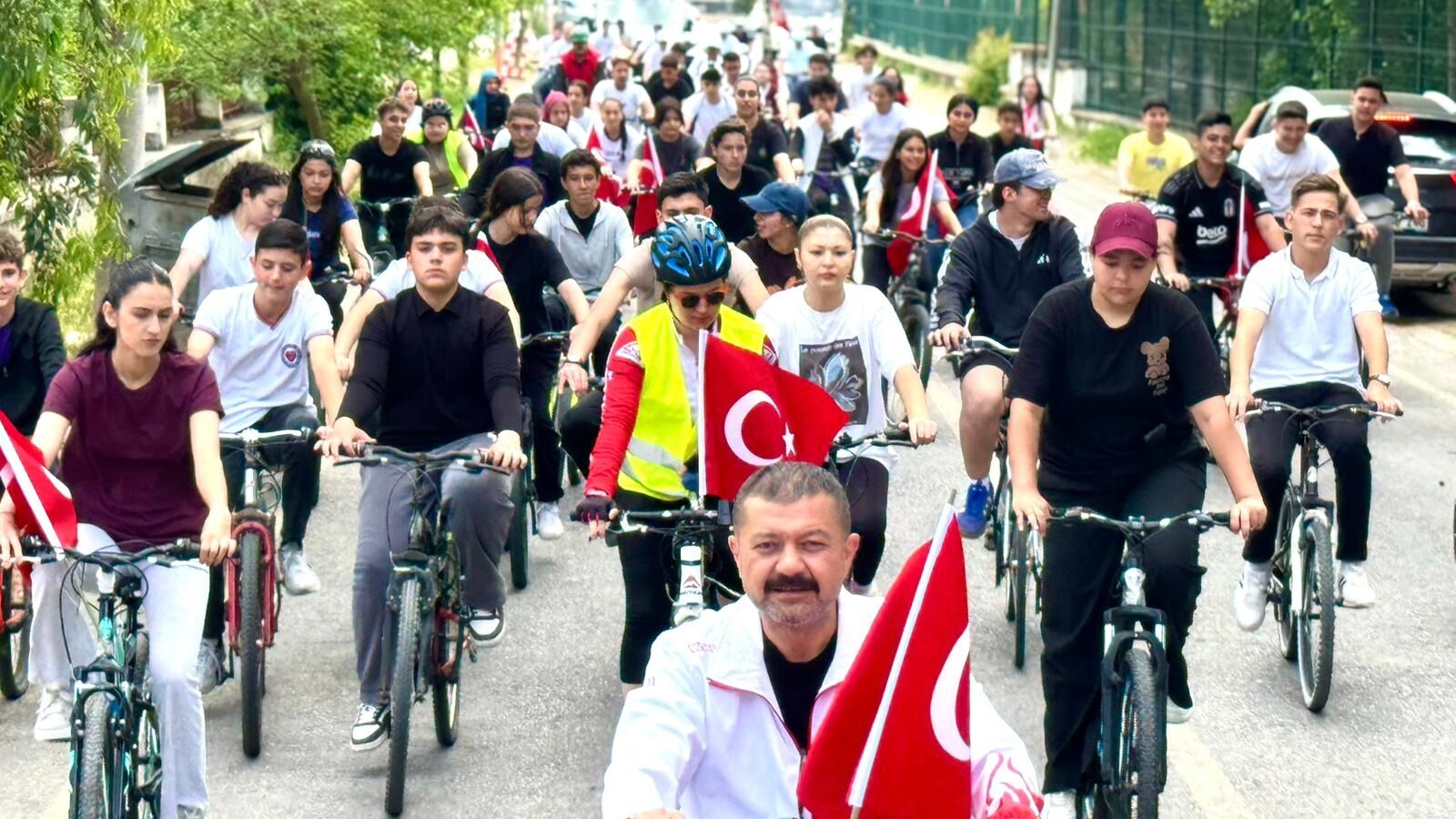 Genclik Haftasi Coskusu Cinenin Sokaklarina Tasindi Yuzlerce 664100 A5Dbd7