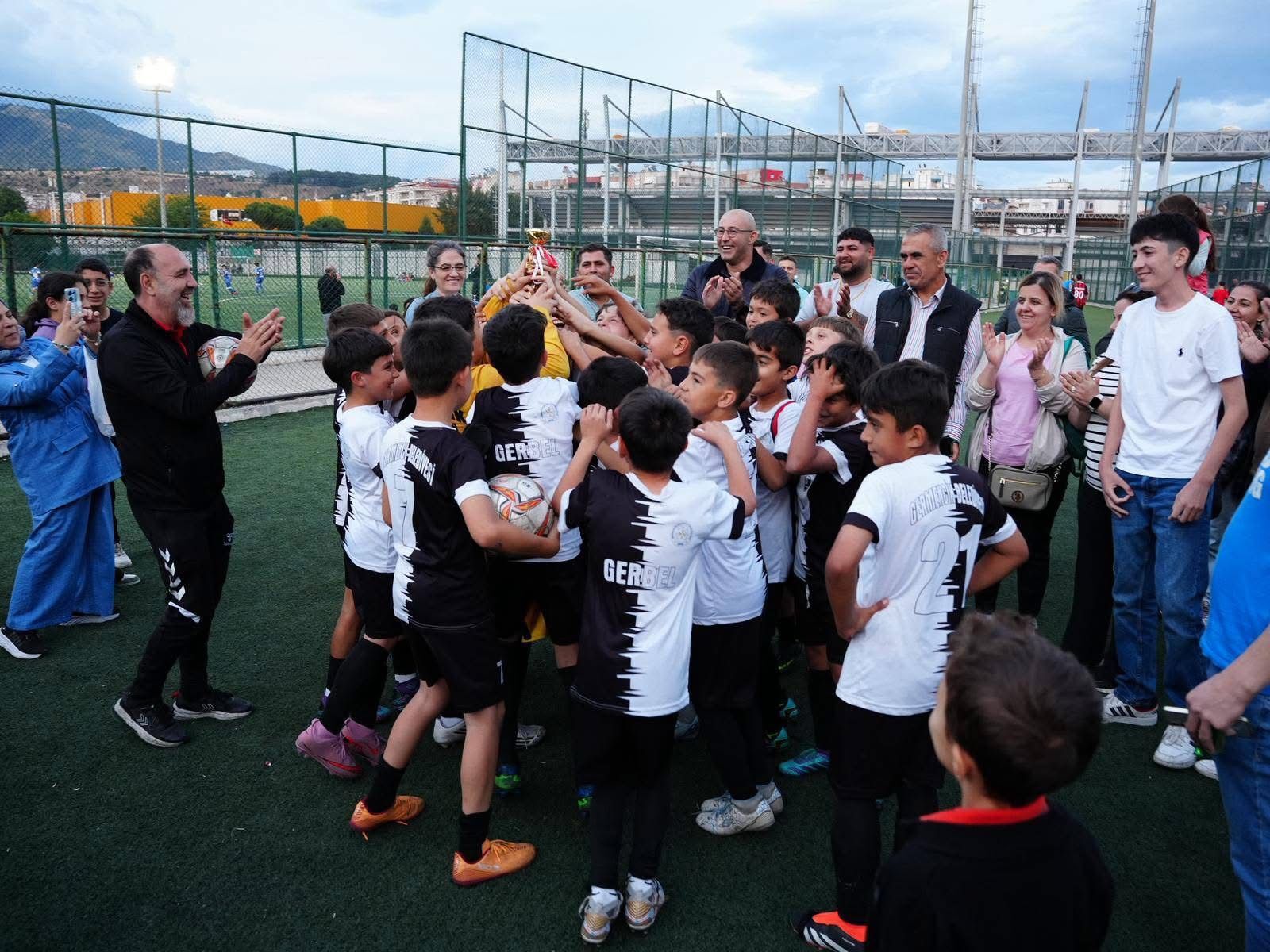 Germencik Belediyespor U11 Takımı Namağlup Şampiyon Oldu (1)