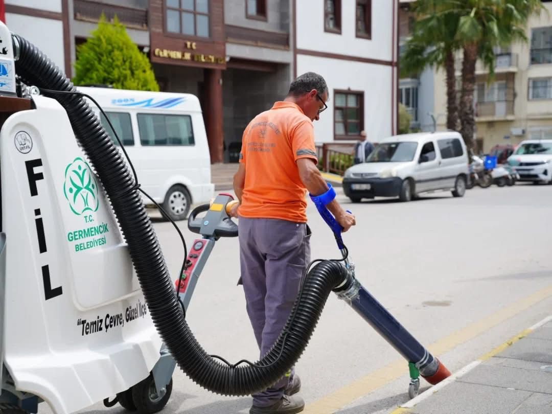 Germencik’te Yeni Araçlar Hizmete Girdi! 2 Elektrikli Araç Ilçe Sokaklarında (3)