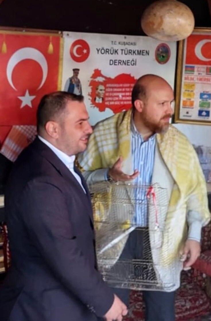 Güngör’den Erdoğan’a anlamlı hediye: Fenerbahçeli Erdoğan’a kanarya takdim edildi