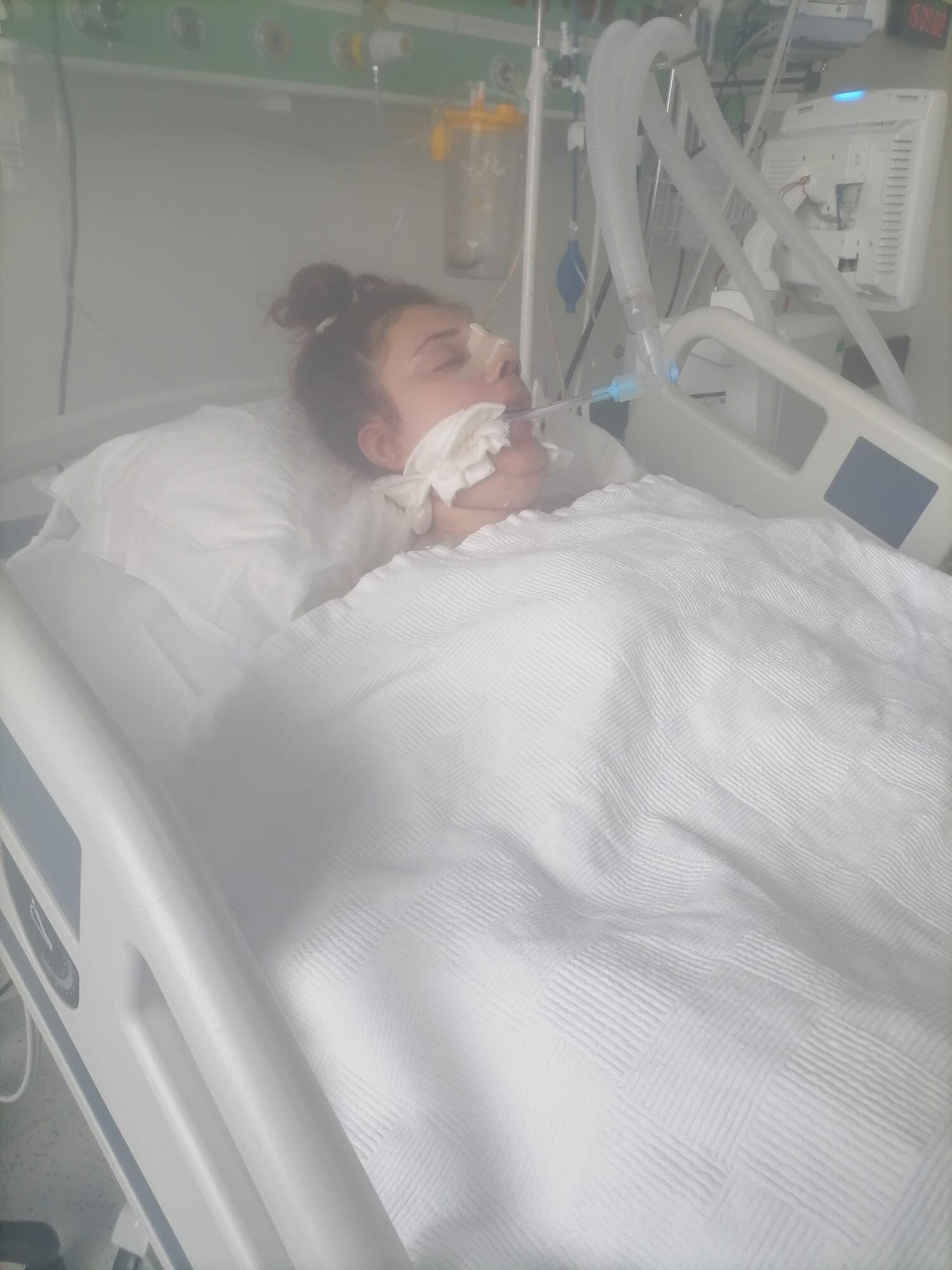 Güzelleşmek isteyen genç kız canından oldu! 23 yaşında girdiği estetik ameliyattan çıkamadı