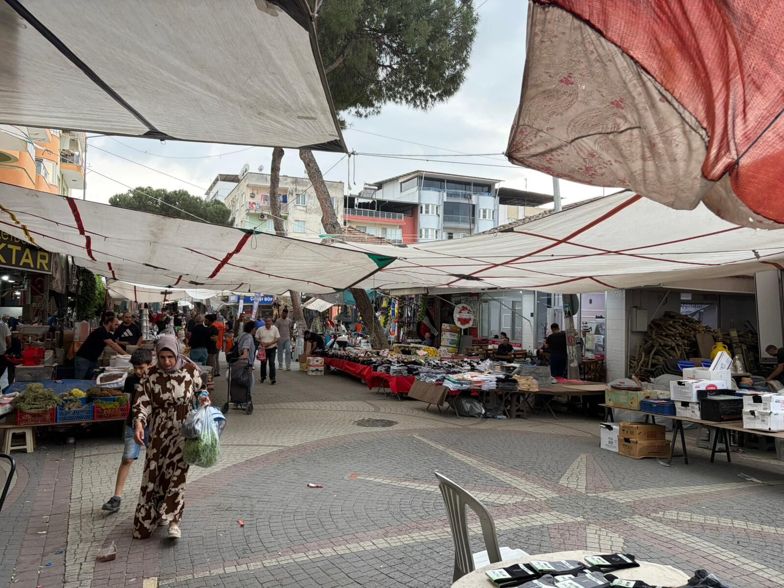 İncirliova’da Ani Bastıran Yağmur Pazar Yerini Vurdu (2)