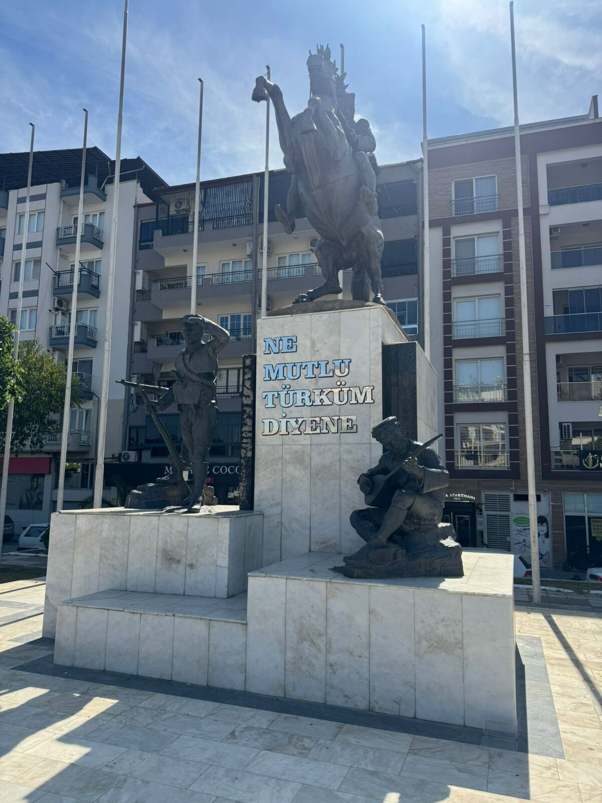 İncirliova'da olay yaratan Atatürk heykeli iddiasına belediyeden net açıklama: “Yerine yeniden yerleştirilecektir”