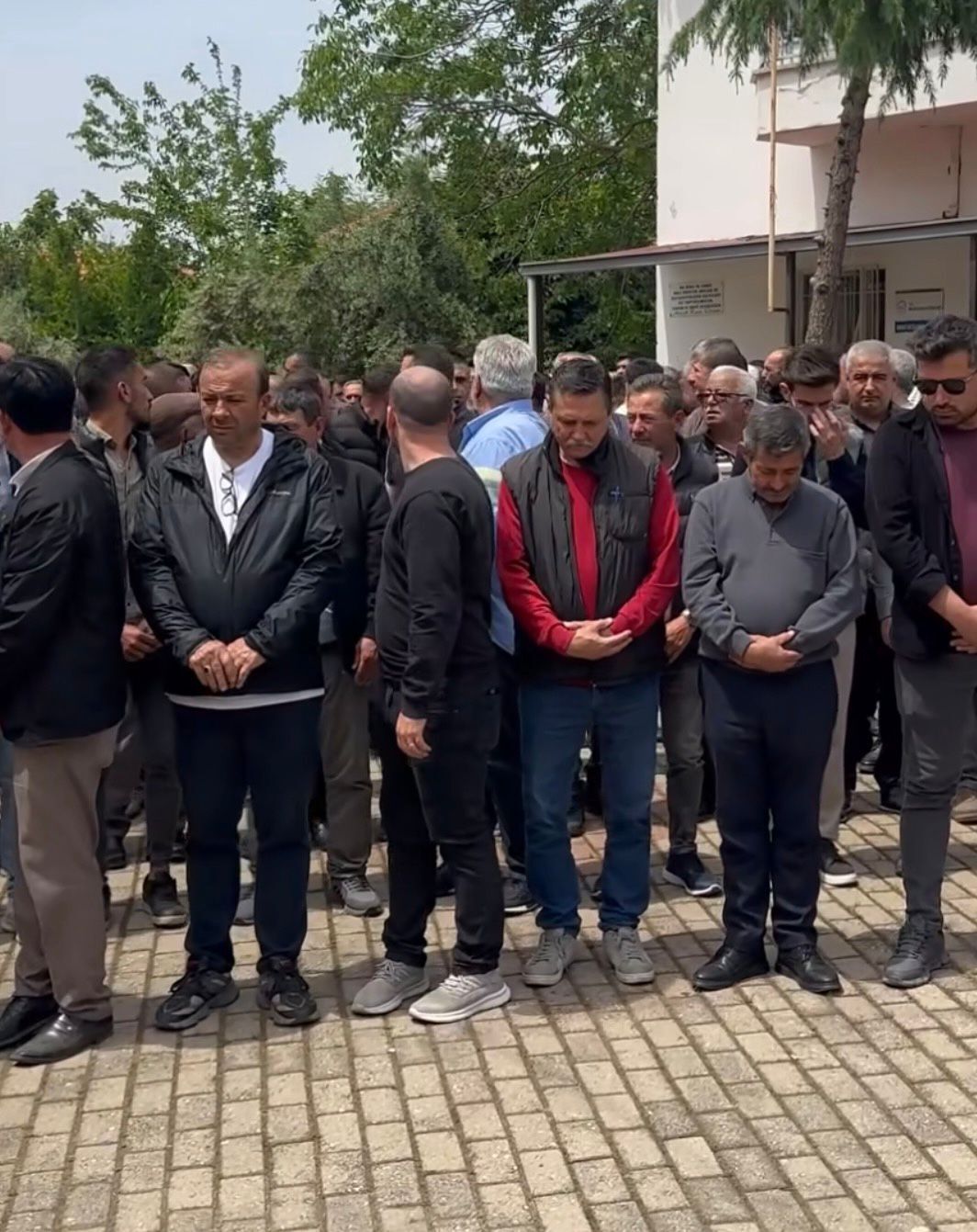 İncirliova’da Olaylı Tören! Son Yolculuğunda Helallik Alamadı (1)