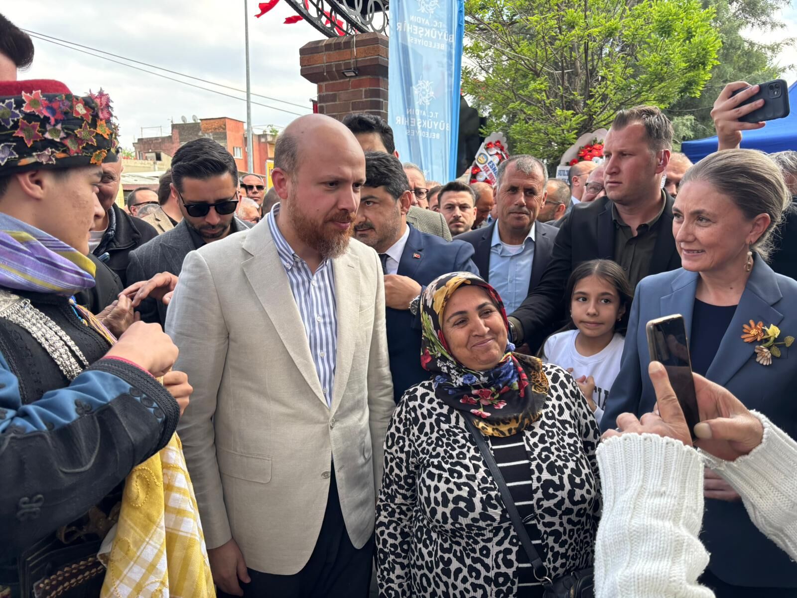 İsabeyli Festivali’nde Yoğun Katılım Bakan Ersoy Ve Bilal Erdoğan Vatandaşlarla Buluştu (1)