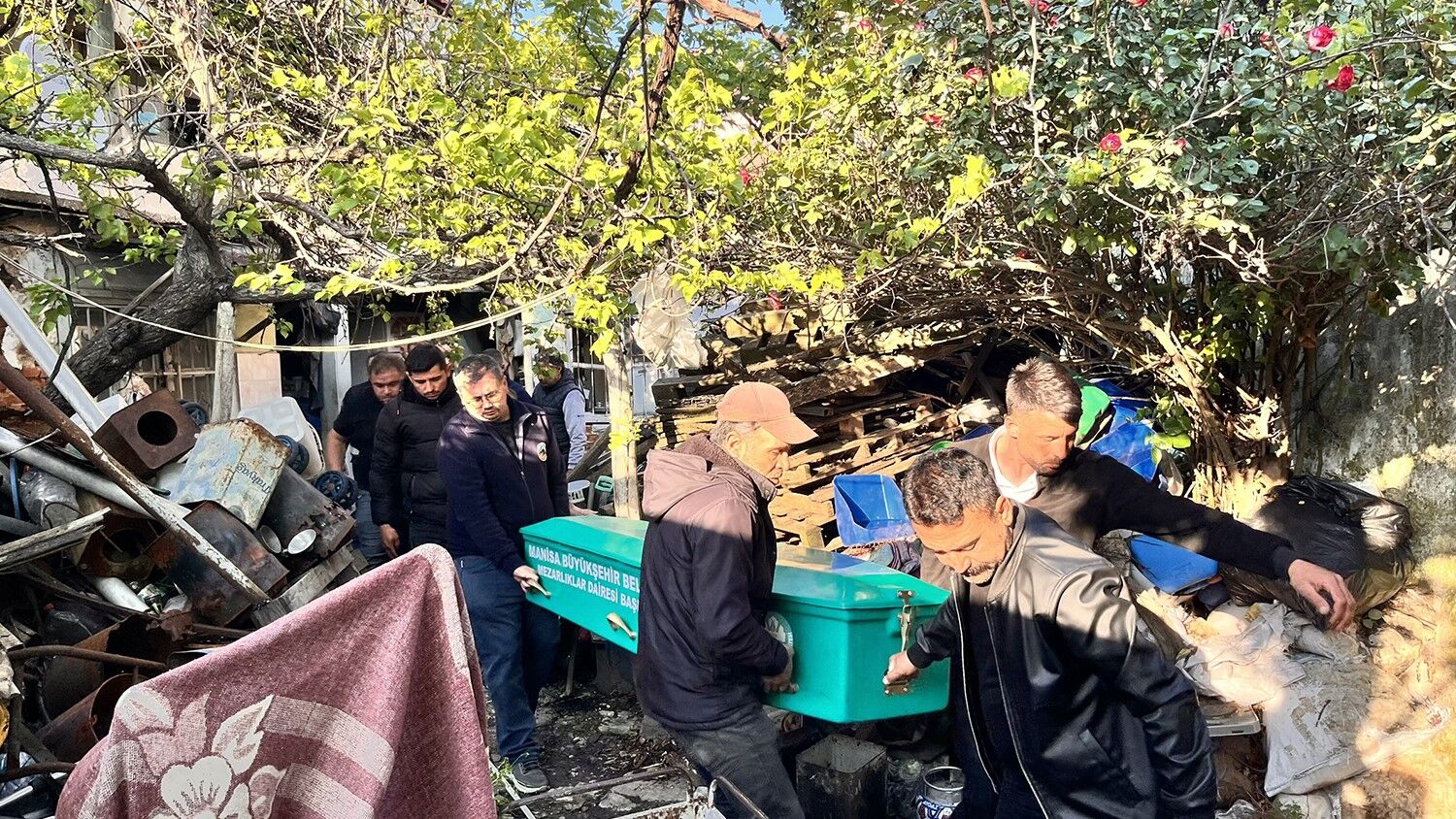 İşe Gelmeyince Gerçek Ortaya Çıktı! Talihsiz Adam Evde Ölü Bulundu (4)