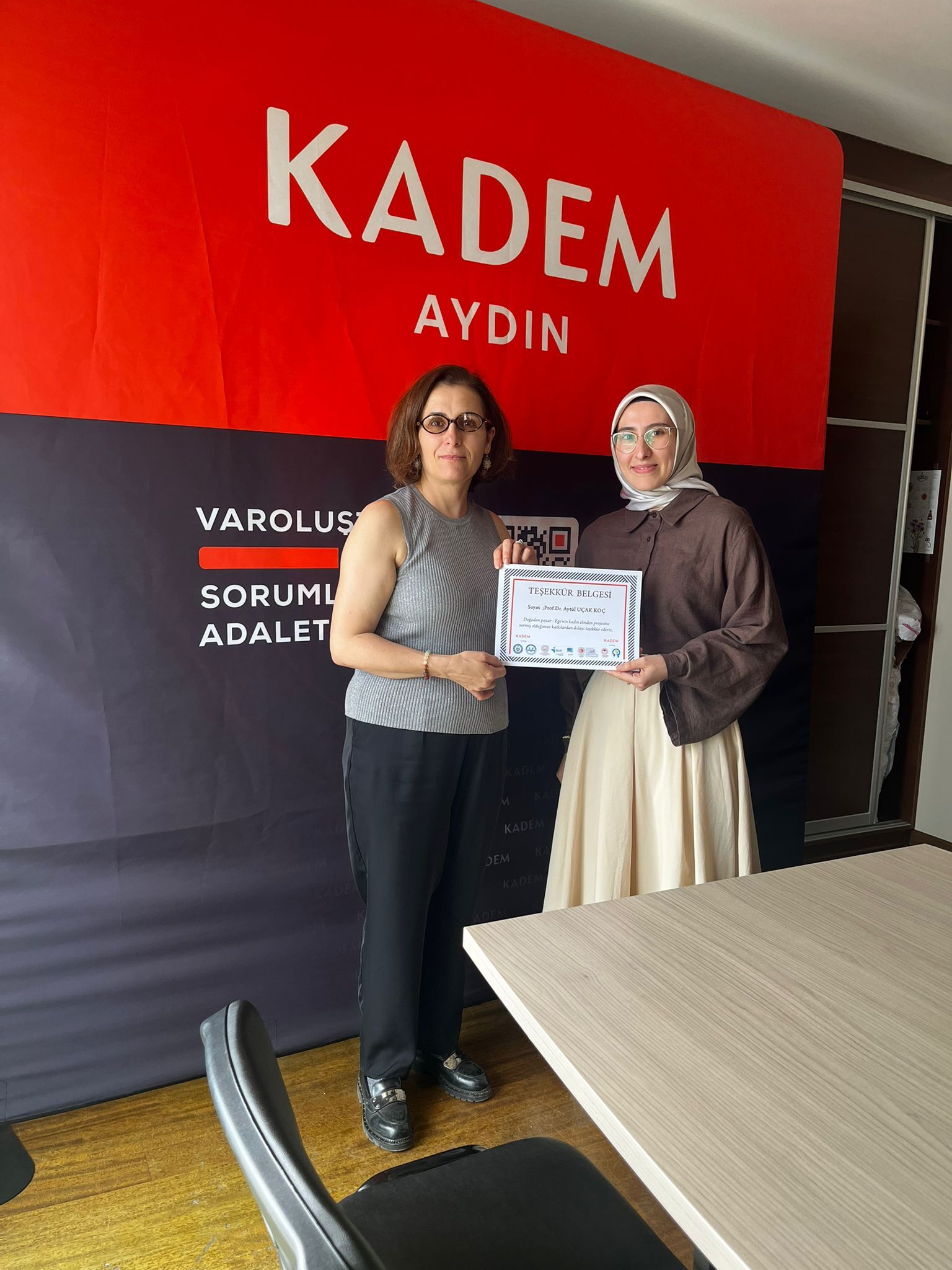 Kadınların Geleceğine Önemli Dokunuş! Su Ve Hava Geçirmez Kumaş Üretildi (3)