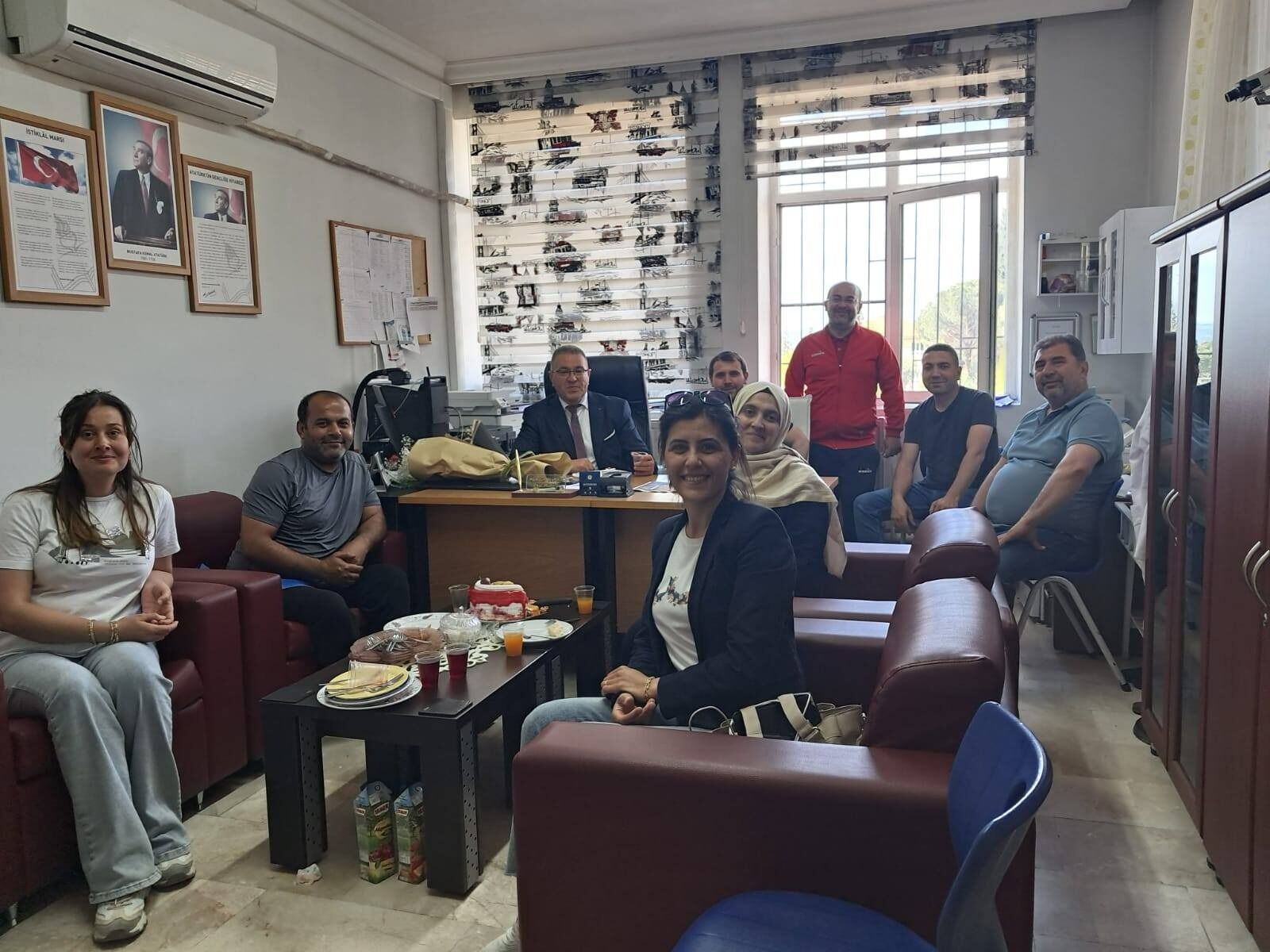 Karacasu’ya Yeni Müdür Atandı Okulundan Alkışlarla Uğurlandı (3)