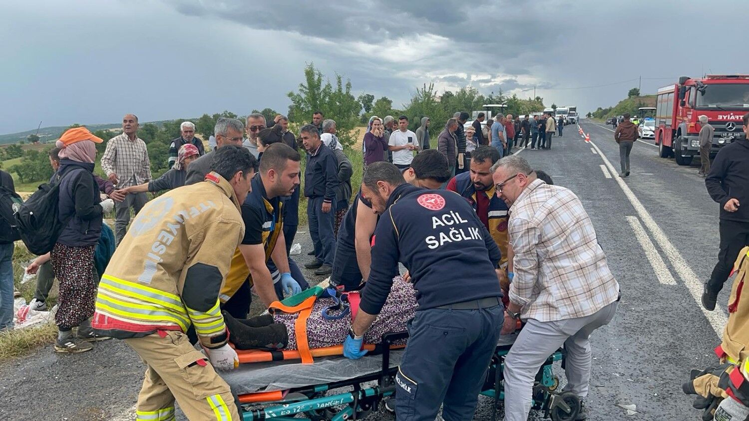 Karayolunda Can Pazarı Zincirleme Kazada Araçlar Hurdaya Döndü (2)