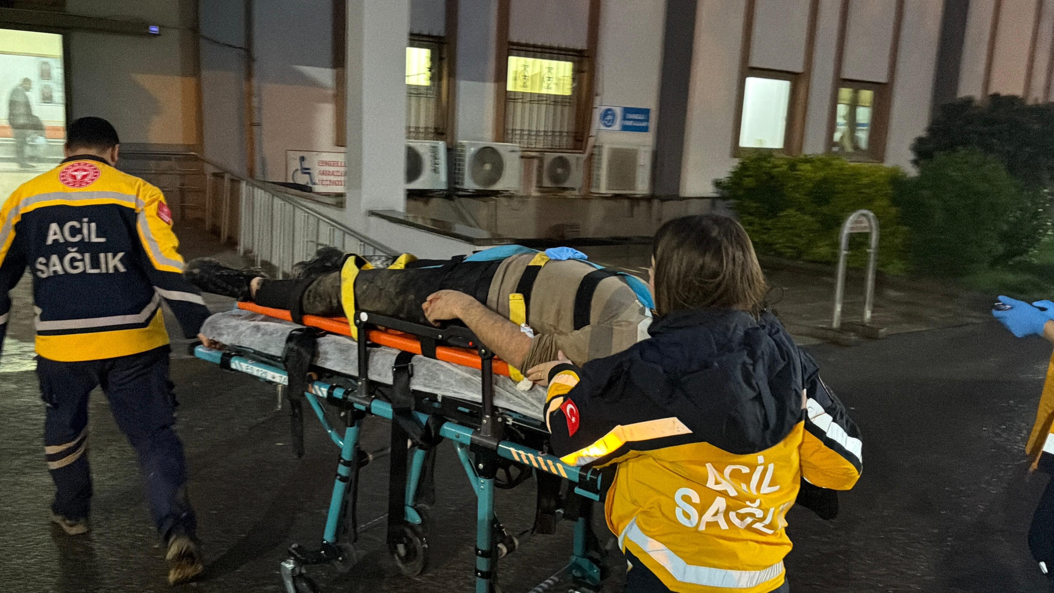 Kontrolden Çıkan Araç Tarlaya Uçtu 4 Yaralı (2)