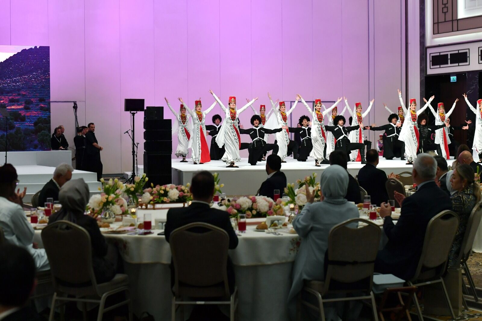 KUFAD, Emine Erdoğan’ın öncülüğündeki programda sahne aldı