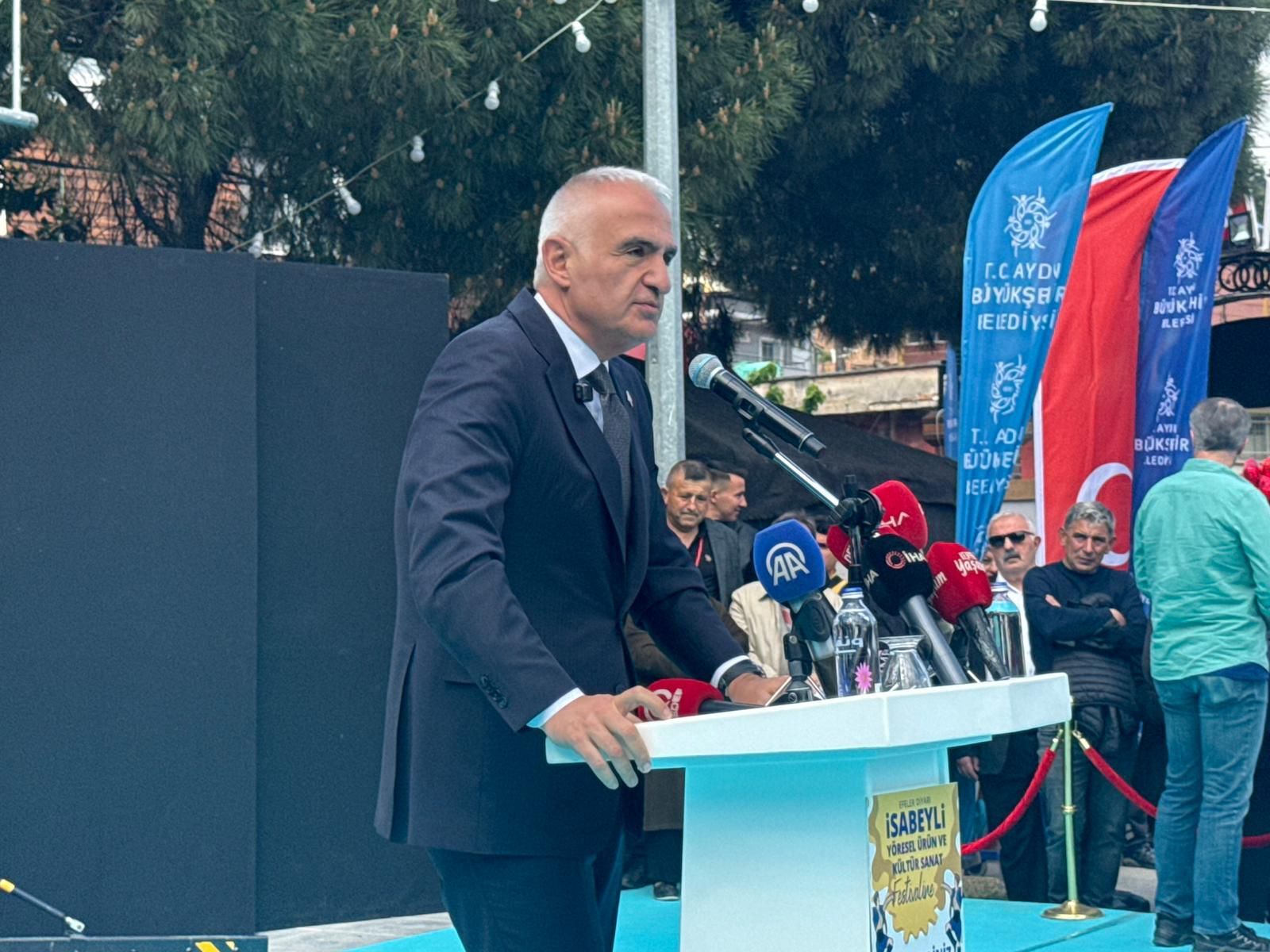 Kurban Bayramı'nda '9 gün tatil' açıklaması! Bakan Ersoy herkesi heyecanlandırdı