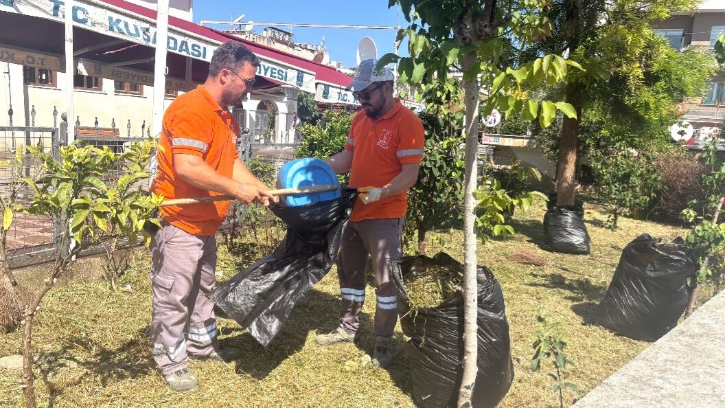 Kusadasi Bayrama Hazir Yesil Alanlara Bakim Yapildi 665424 757A3F