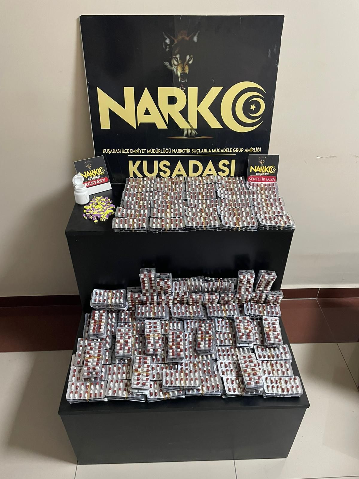 Kuşadası’nda narkotik operasyonu! Binlerce uyuşturucu ele geçirildi