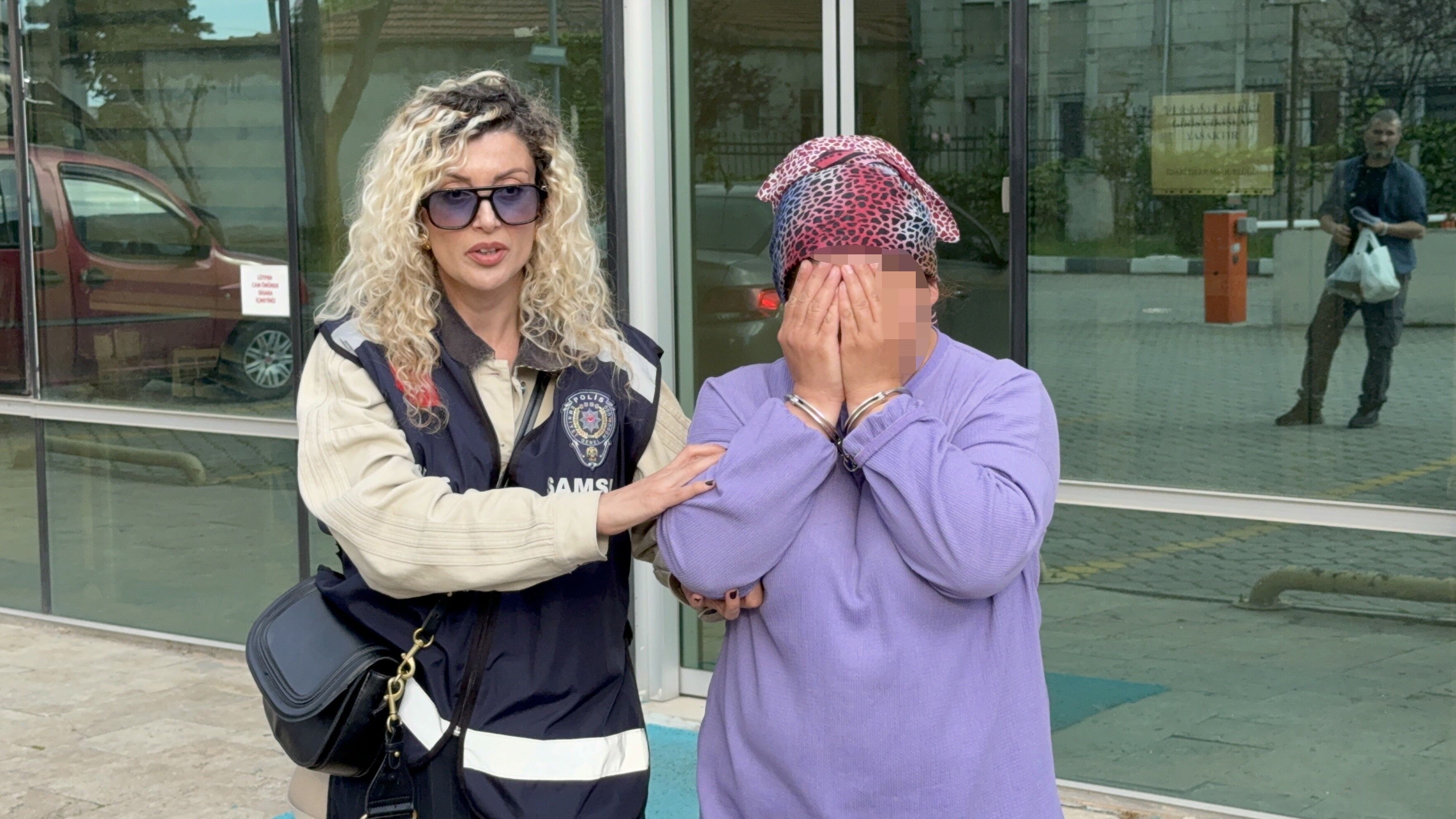 Mahallede tüyler ürperten olay: Evine girip kadını kaçırdılar