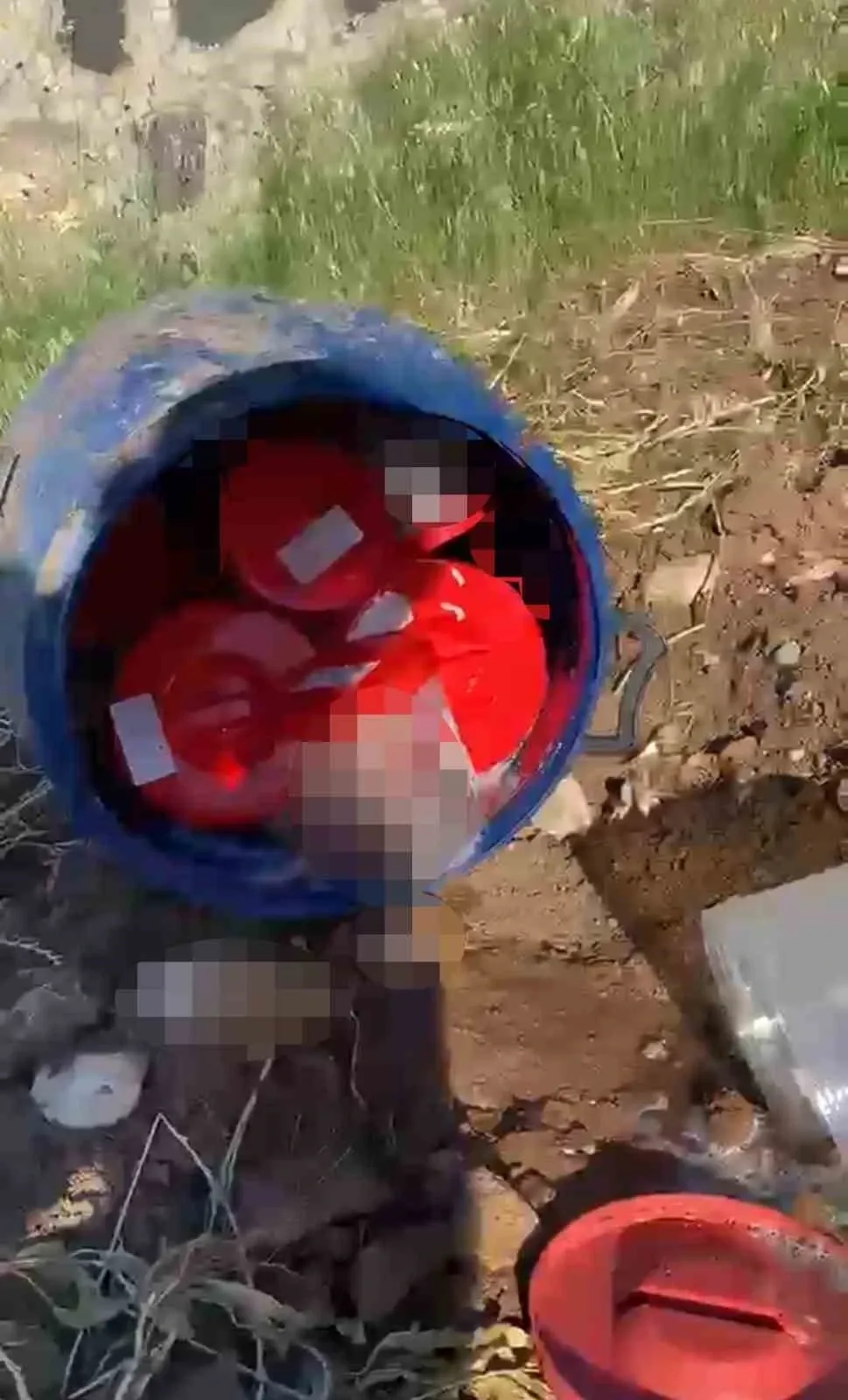 Mezarlıkta Kan Donduran Bidonda Ne Var1