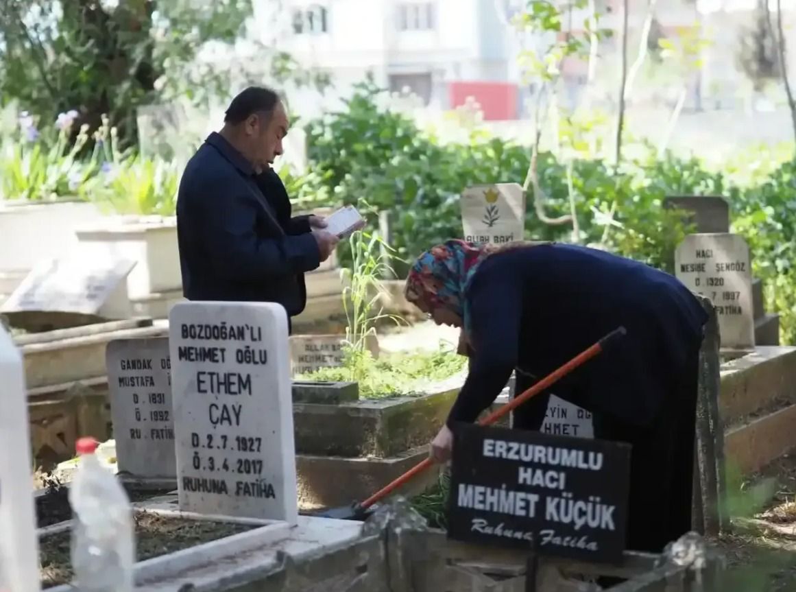 Nazilli mezarlıklarında bayram yoğunluğu