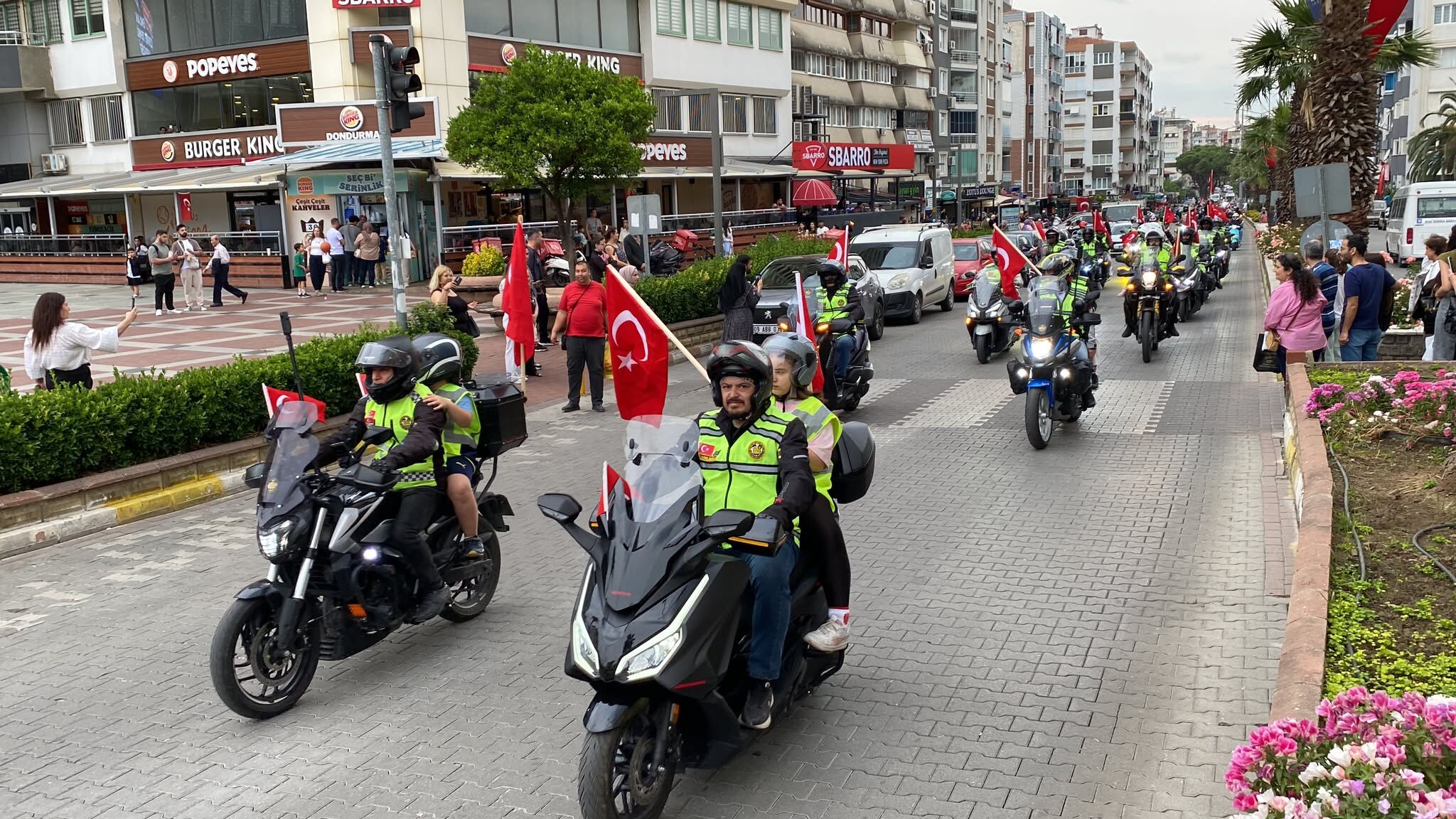 Nazilli’de 19 Mayıs Coşkusu Motosiklet Ve Bisiklet Turu Sokakları Renklendirdi (1)