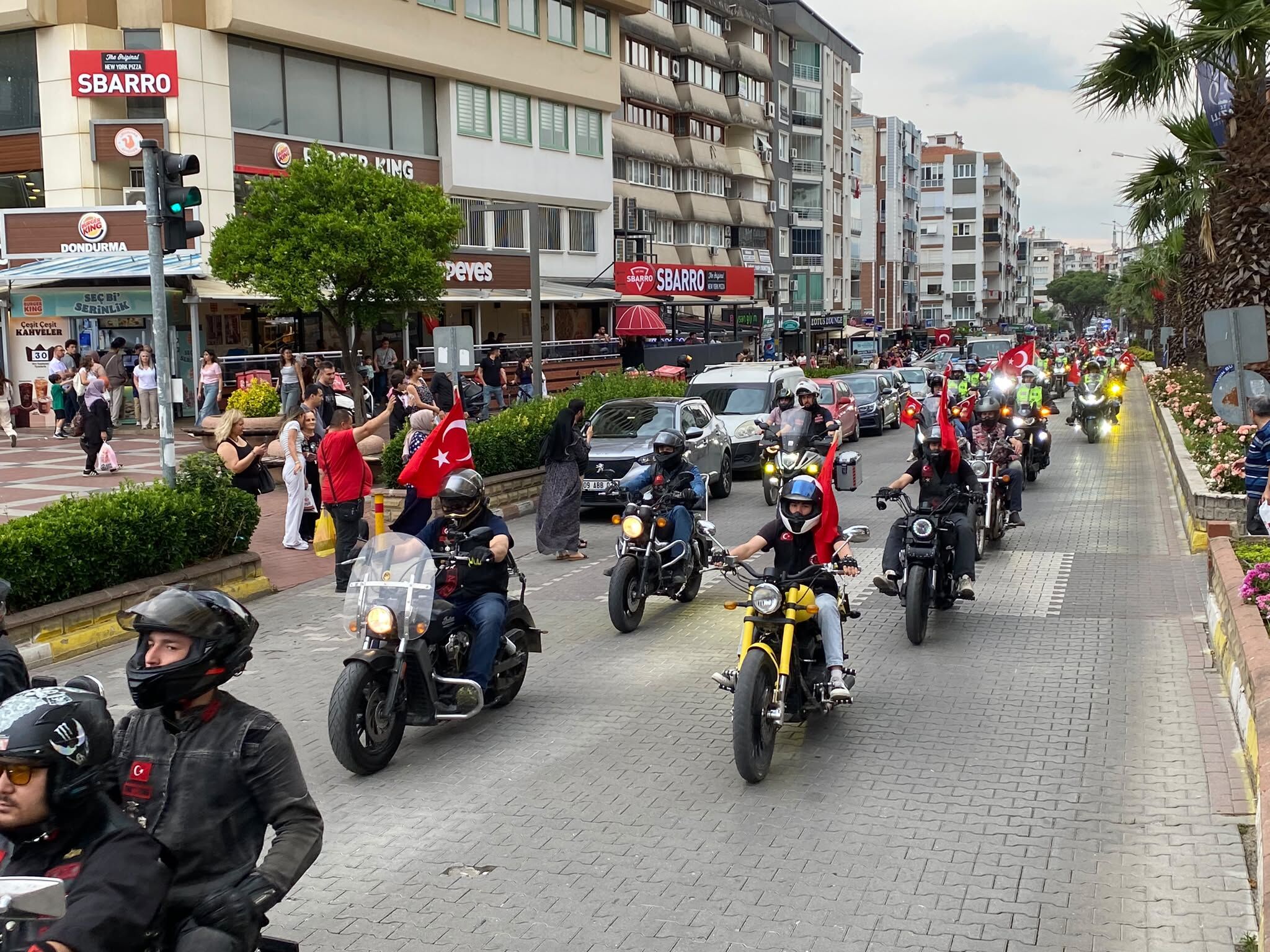 Nazilli’de 19 Mayıs Coşkusu Motosiklet Ve Bisiklet Turu Sokakları Renklendirdi (2)