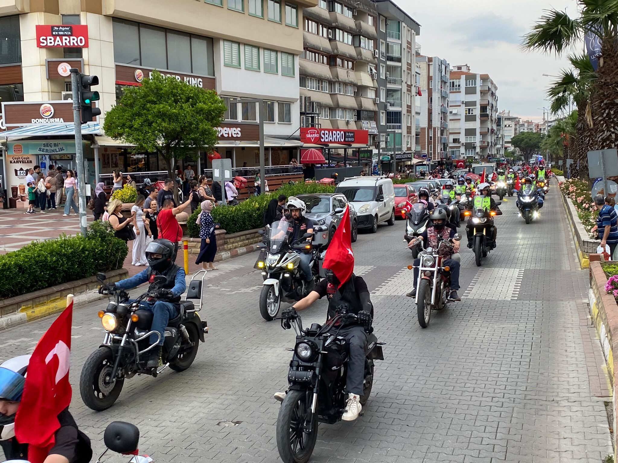 Nazilli’de 19 Mayıs Coşkusu Motosiklet Ve Bisiklet Turu Sokakları Renklendirdi (4)