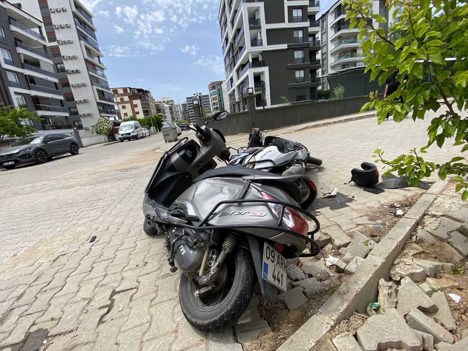 Nazilli’de 2 motosiklet çarpıştı: 1’i ağır 2 yaralı