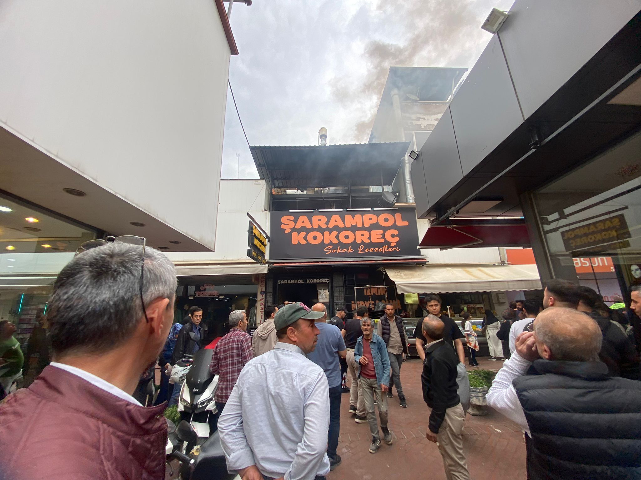 Nazilli’de korkutan anlar! Restoran bacasında yangın