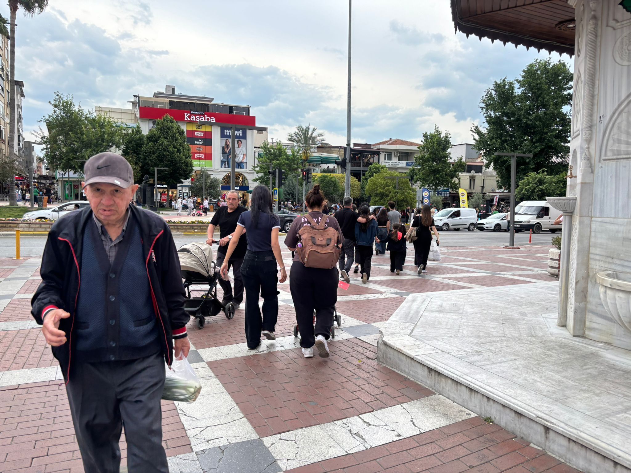 Nazilli’de Tatili Fırsat Bilen Kendini Dışarı Attı (2)